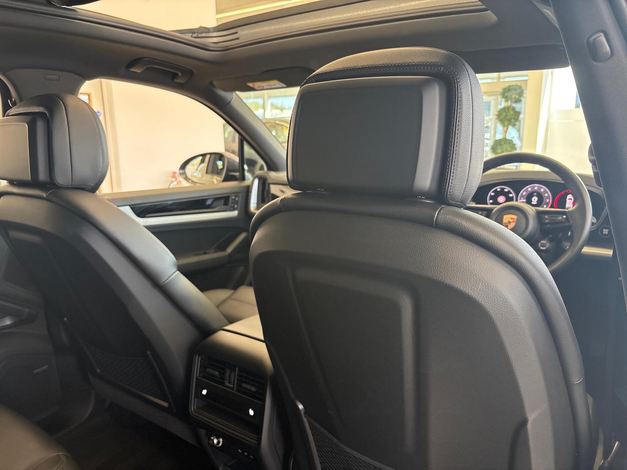 Porsche Cayenne view 45