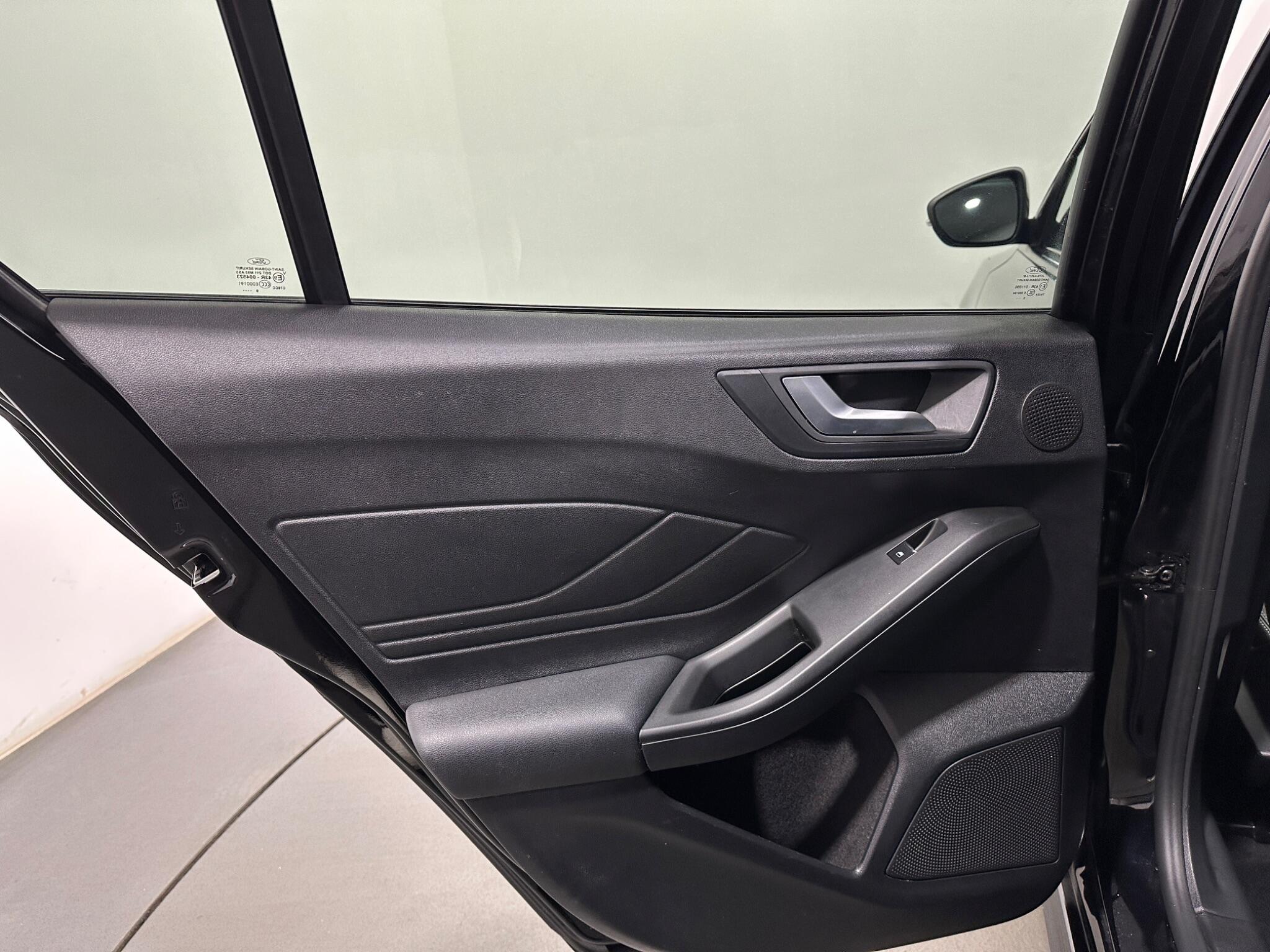 Ford Focus view 39
