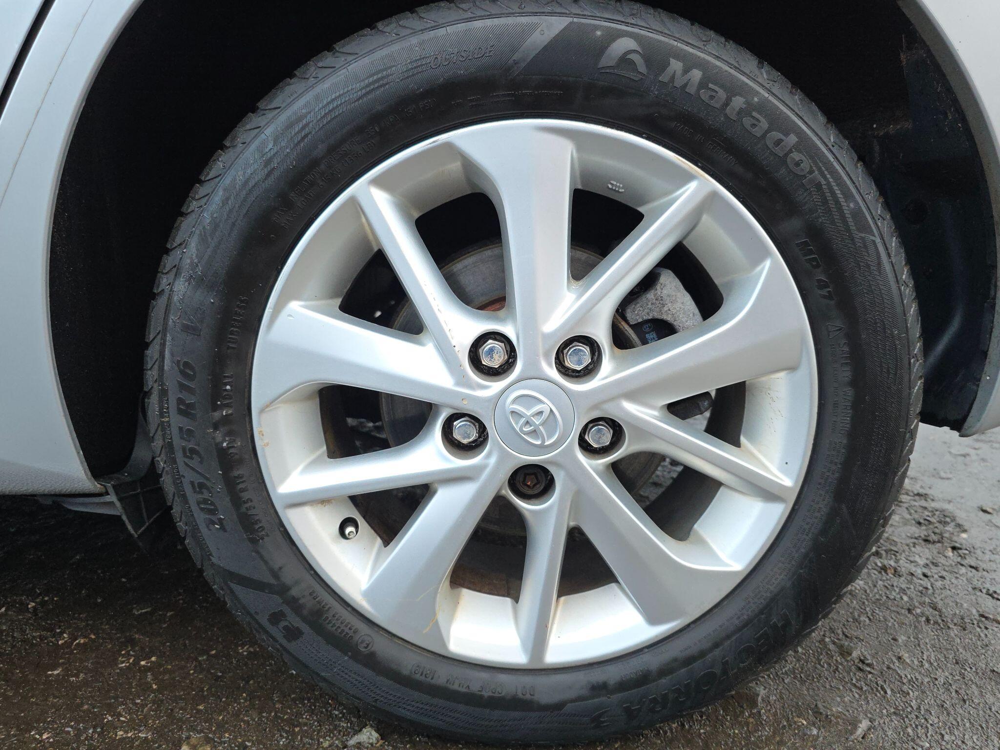 2013 Toyota Auris image 40