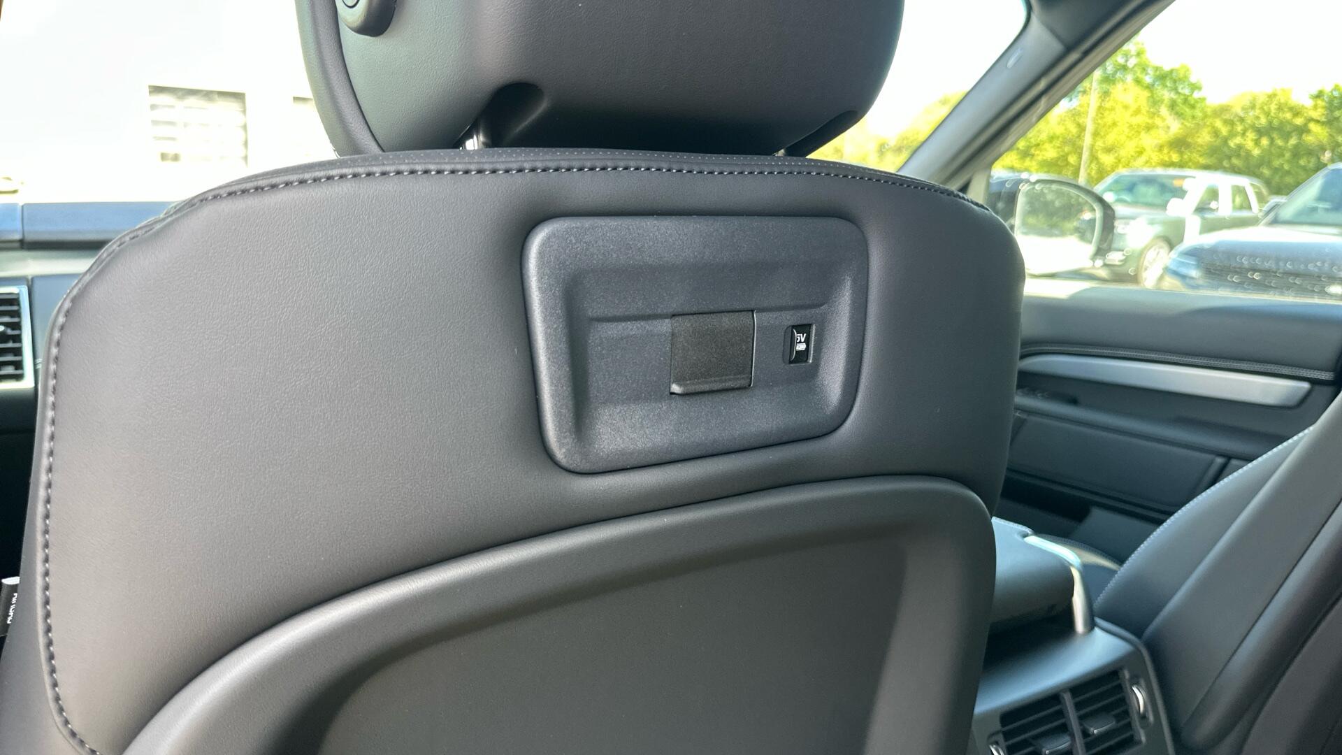 Land Rover Discovery view 36