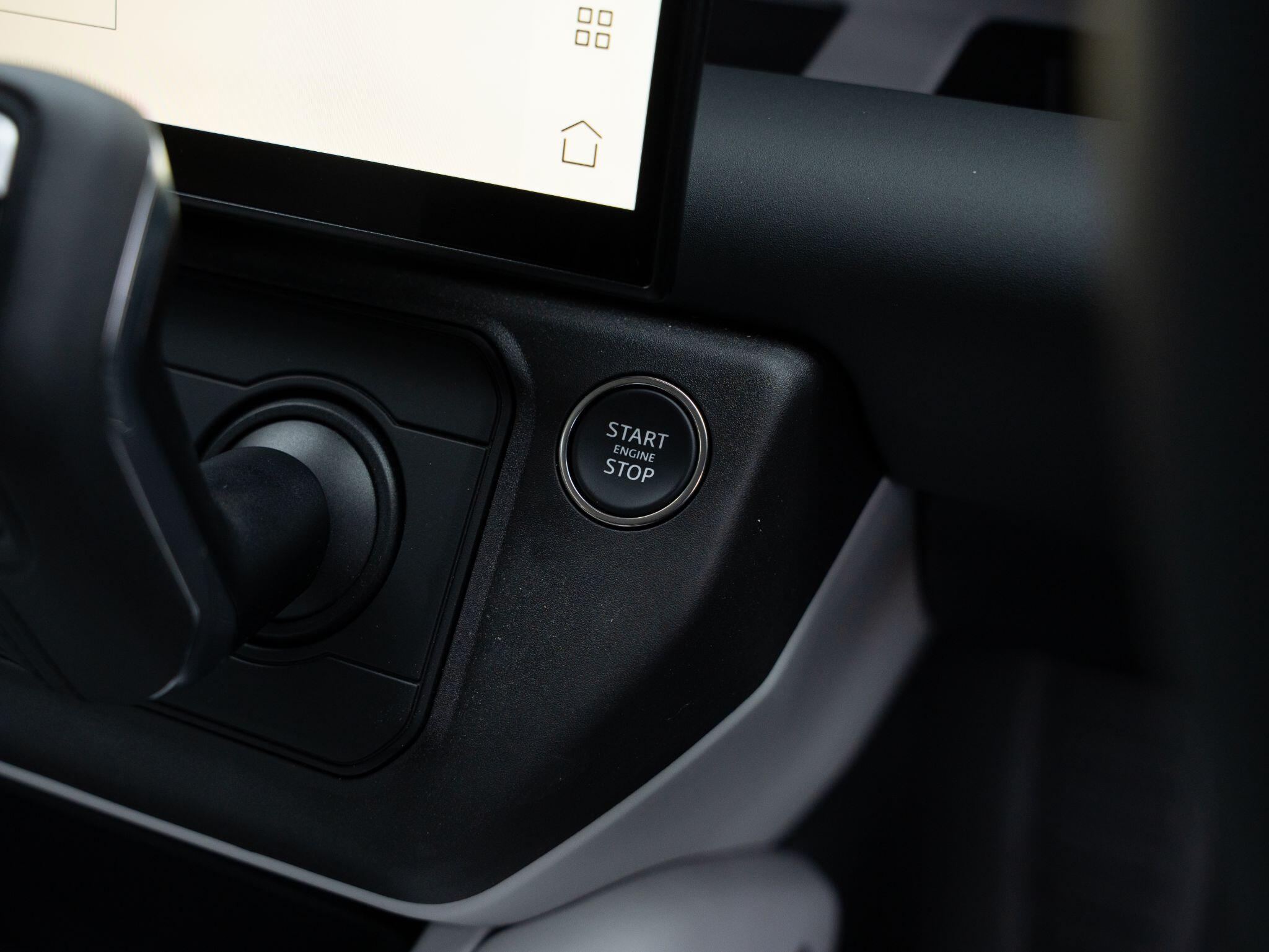 Land Rover Defender view 35