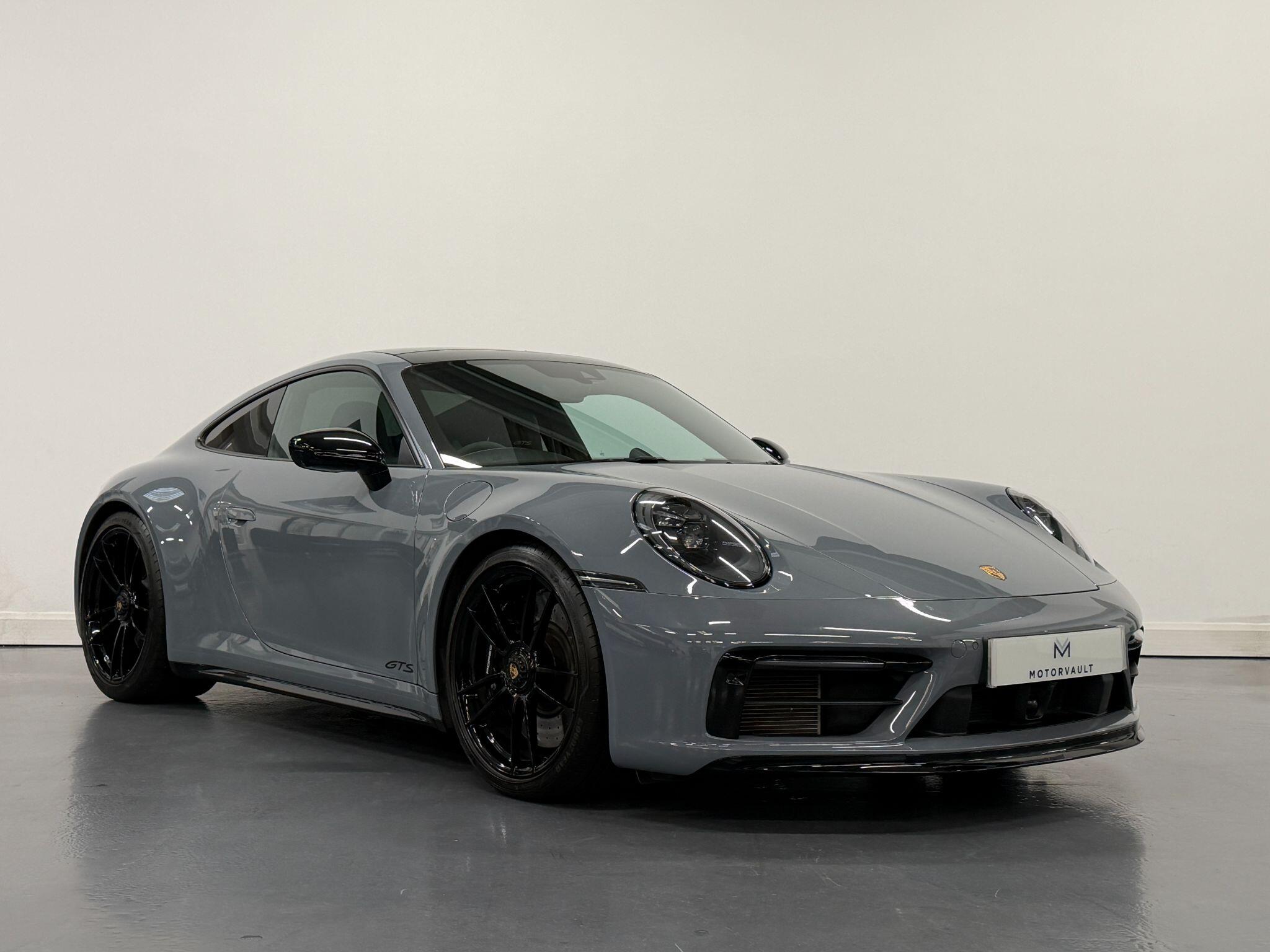 Porsche 911 view 4