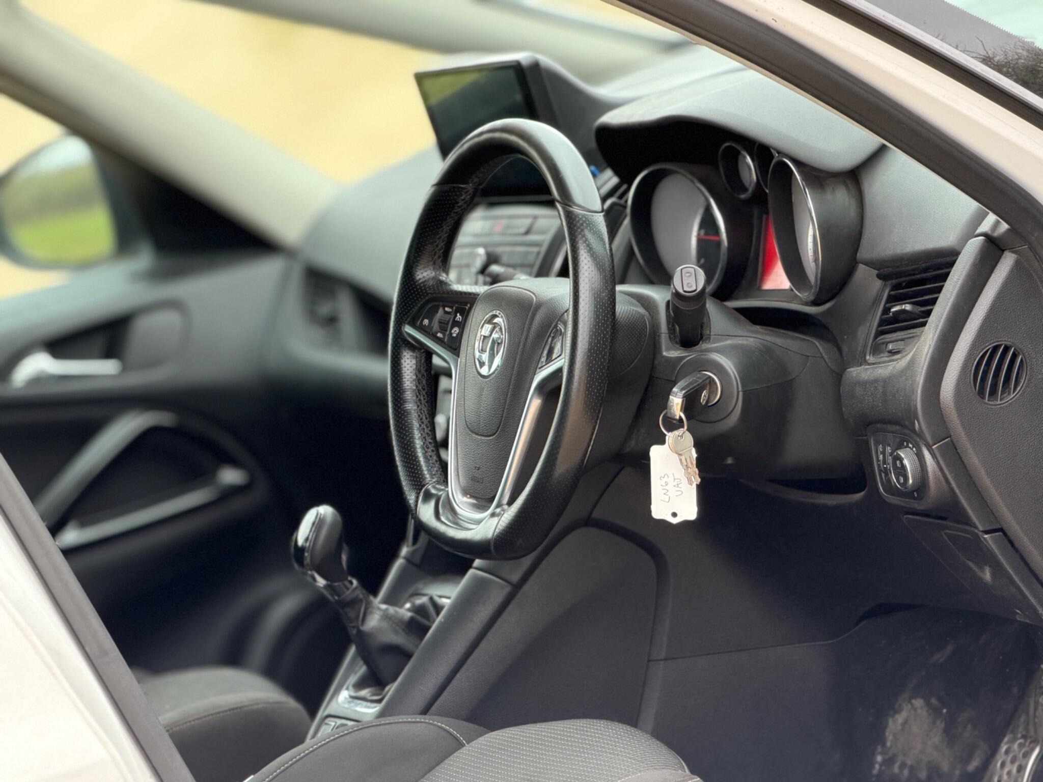 2013 Vauxhall Zafira Tourer 2.0 CDTi SRi Euro 5 5dr image 17