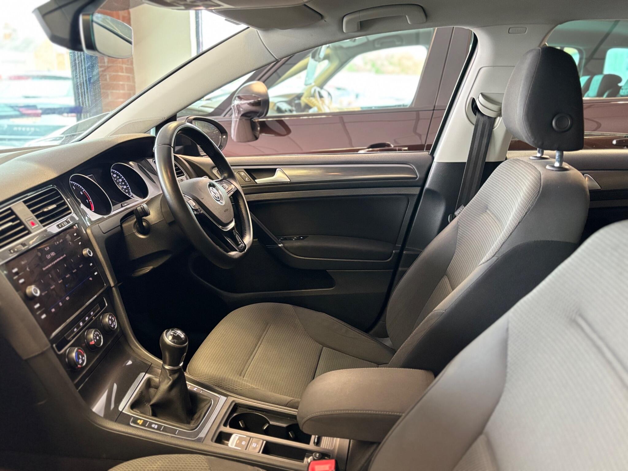 Volkswagen Golf view 20