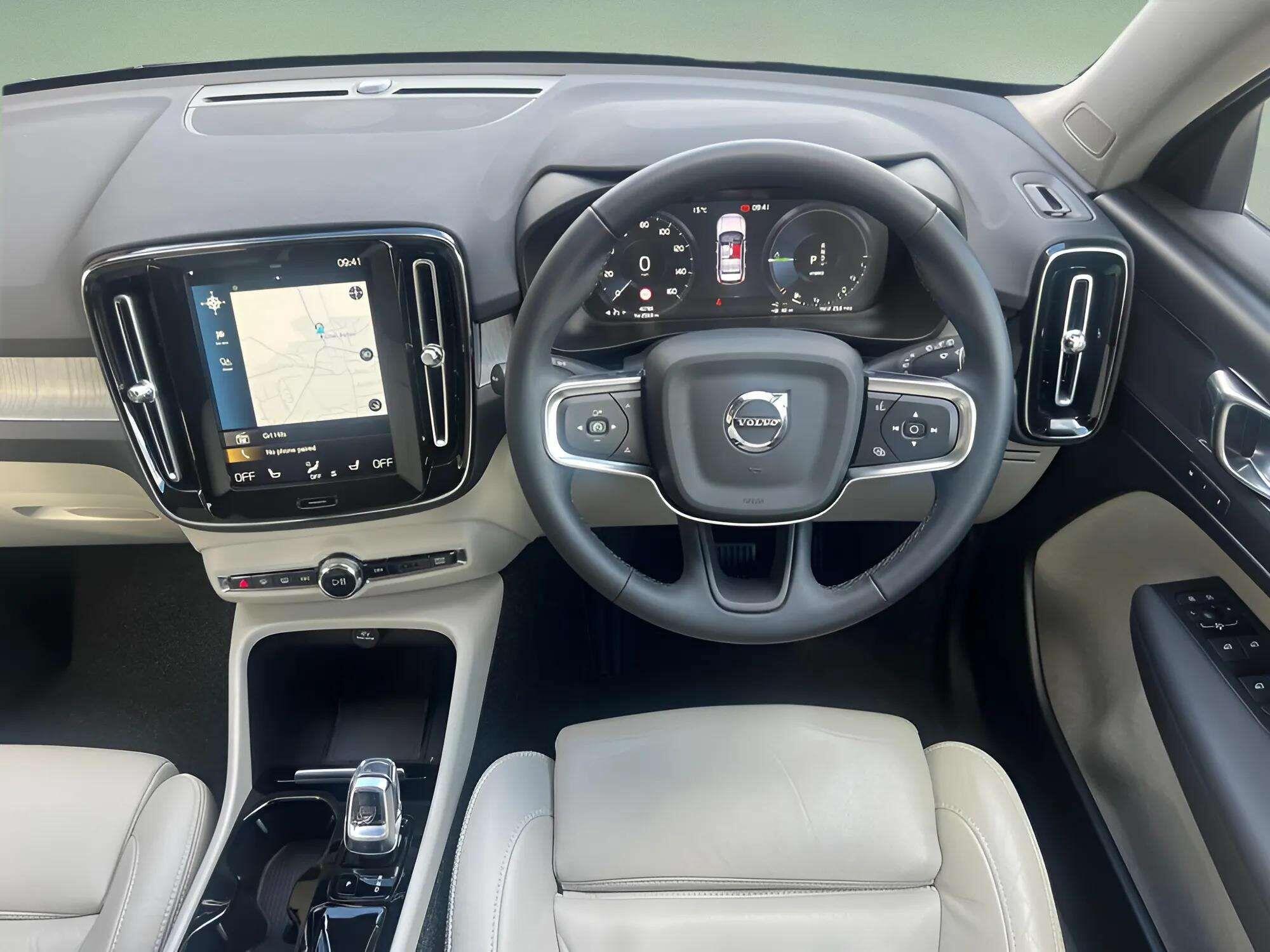 Volvo XC40 view 12