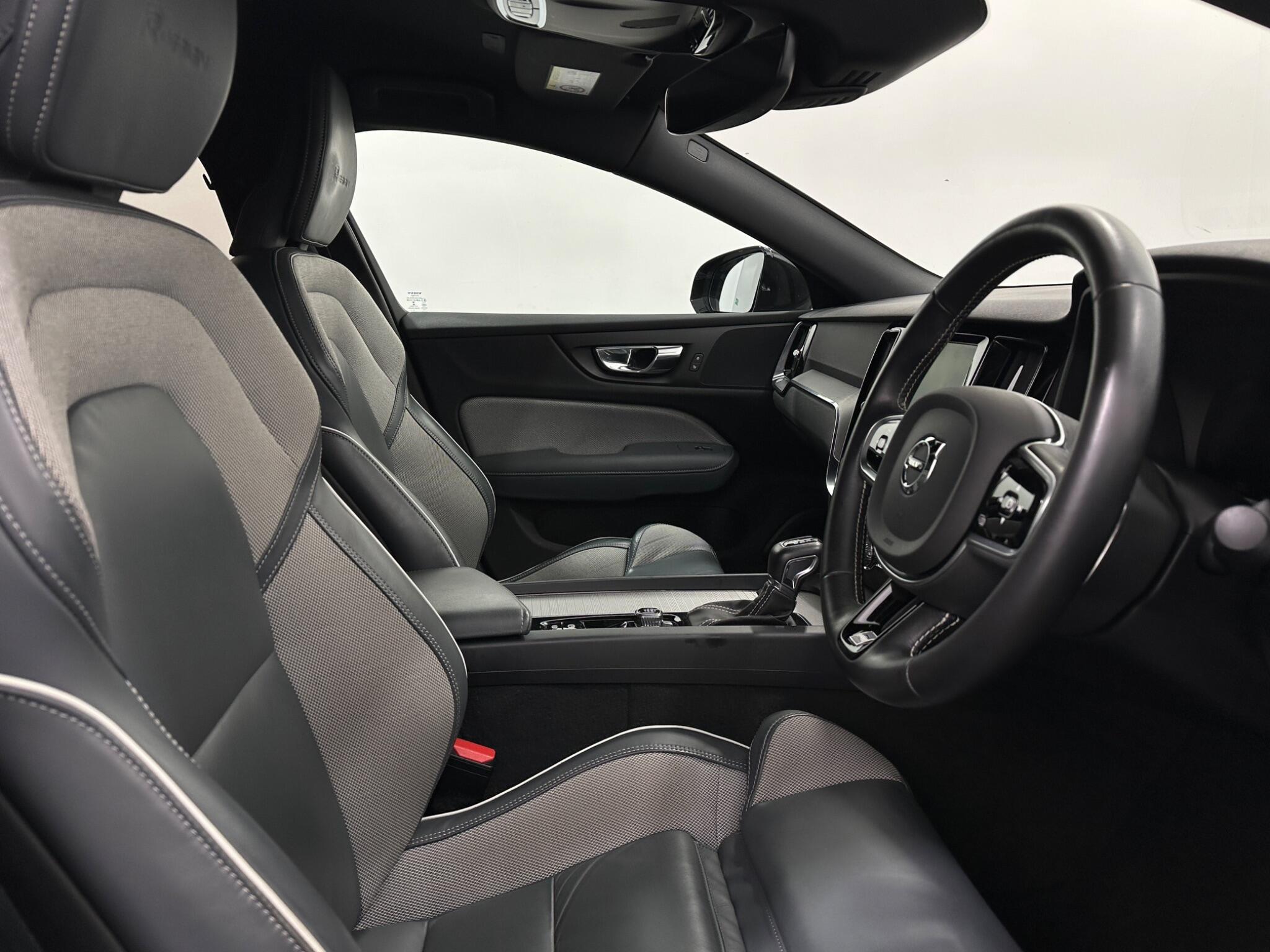 Volvo S60 view 31