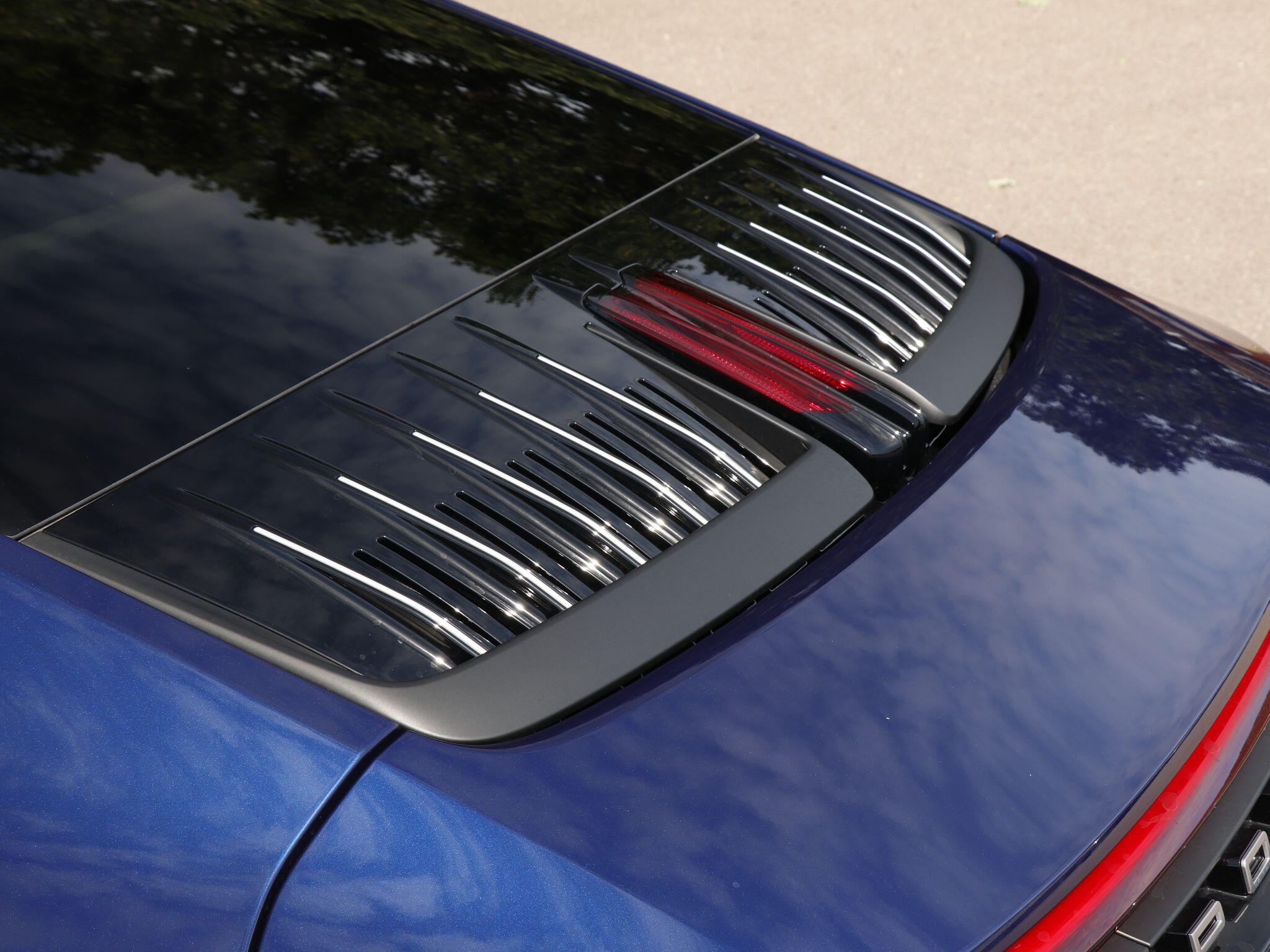 Porsche 911 view 33