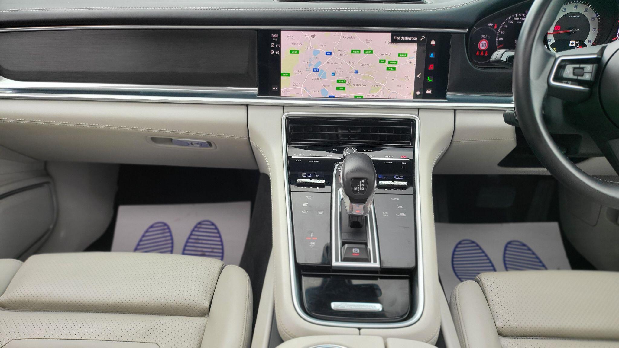 Porsche Panamera view 29