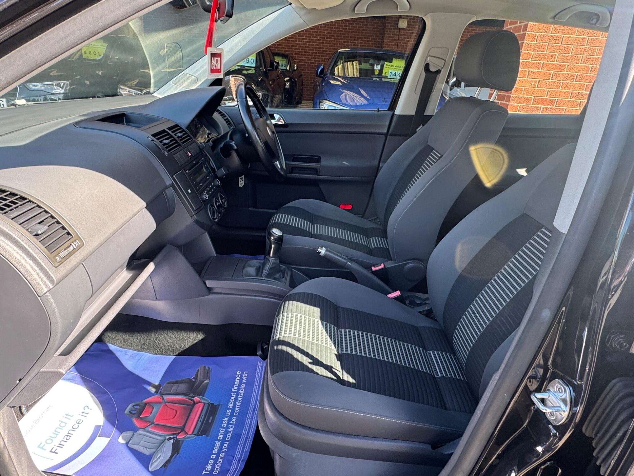 Volkswagen Polo view 6