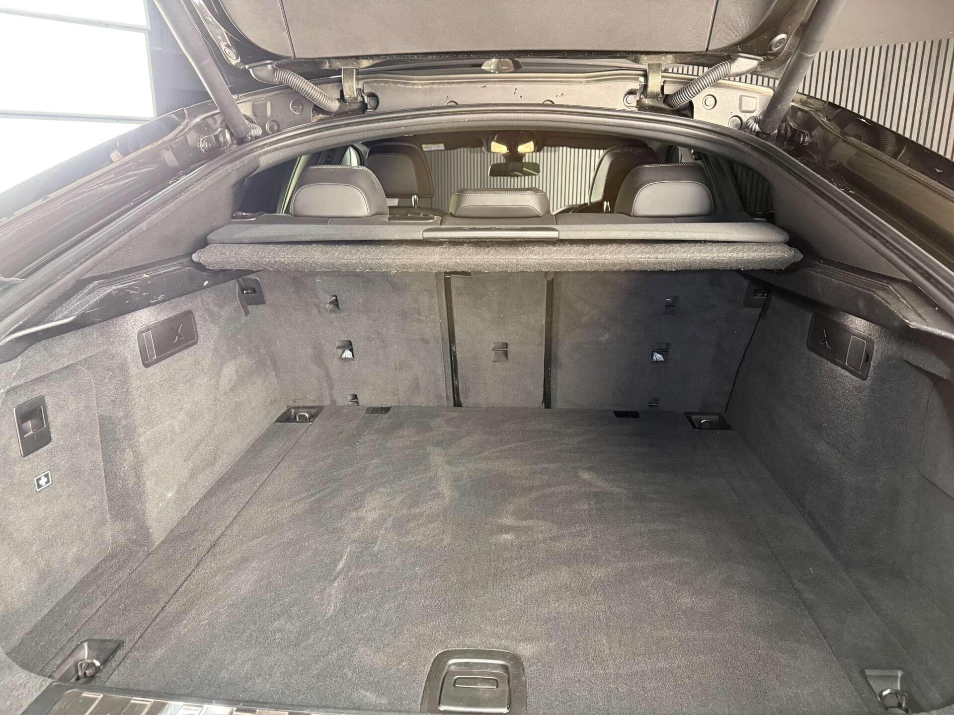 BMW X6 view 16