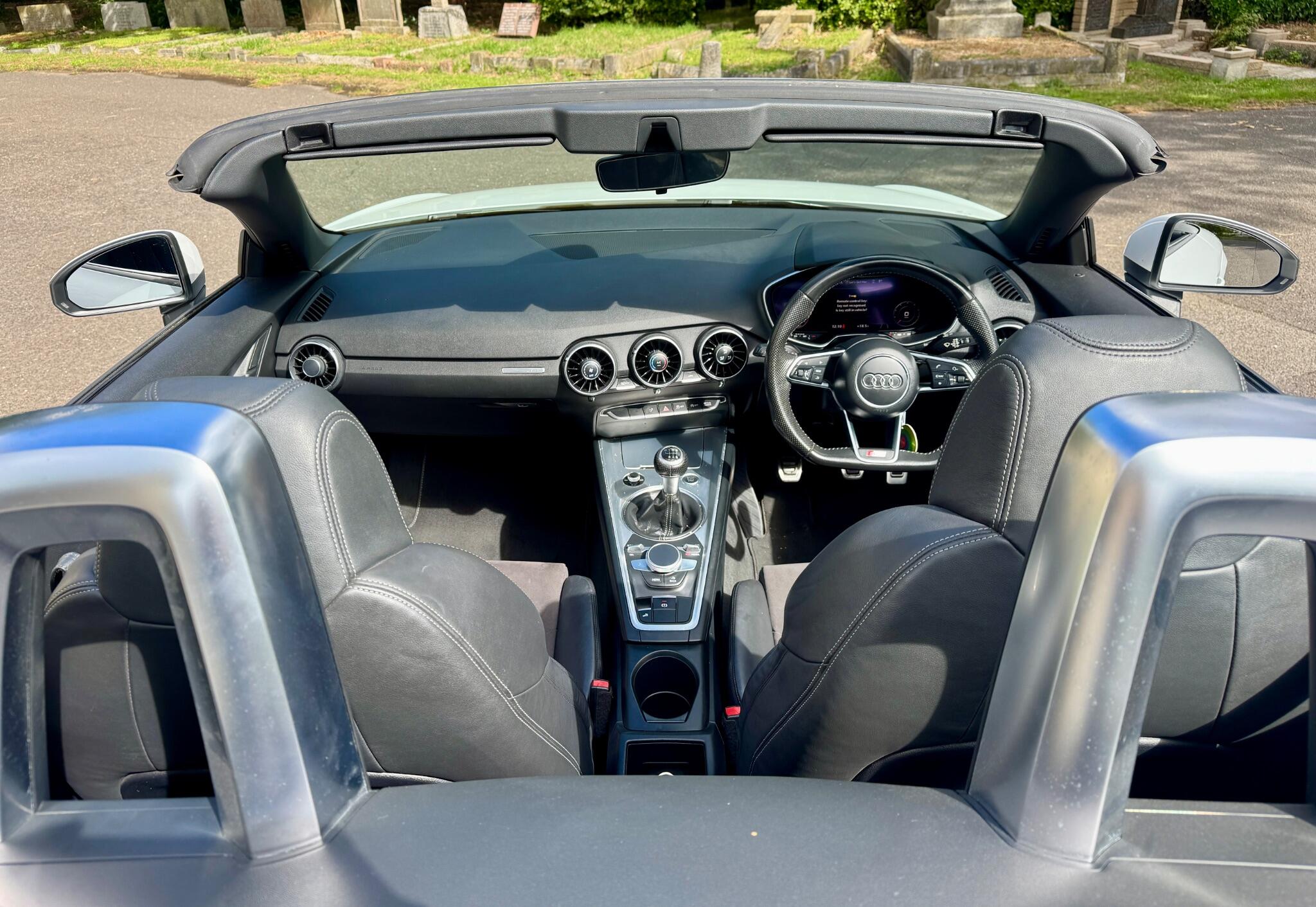 Audi TT view 29