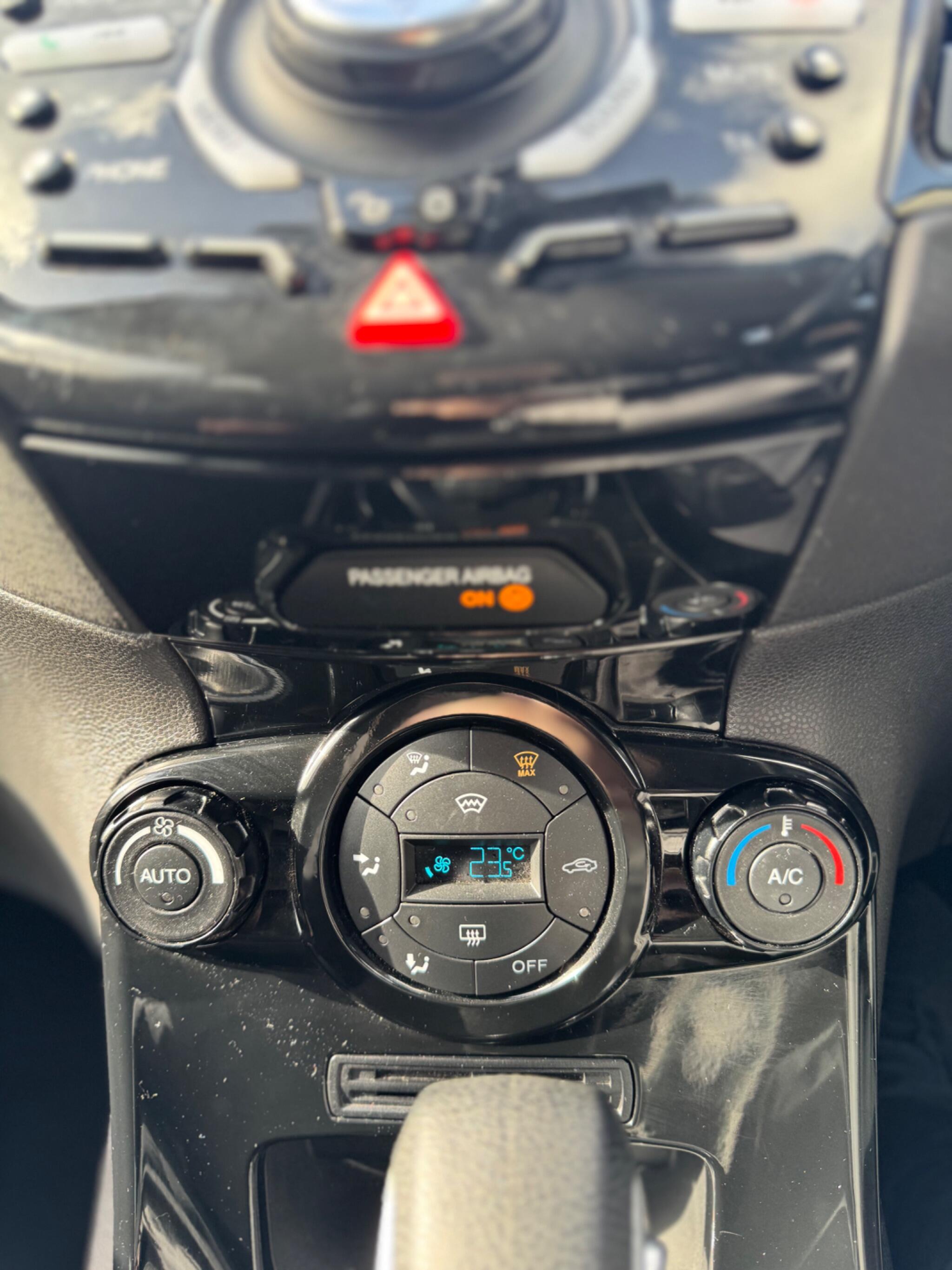 2015 Ford Fiesta 1.6 Titanium Powershift Euro 6 5dr image 58