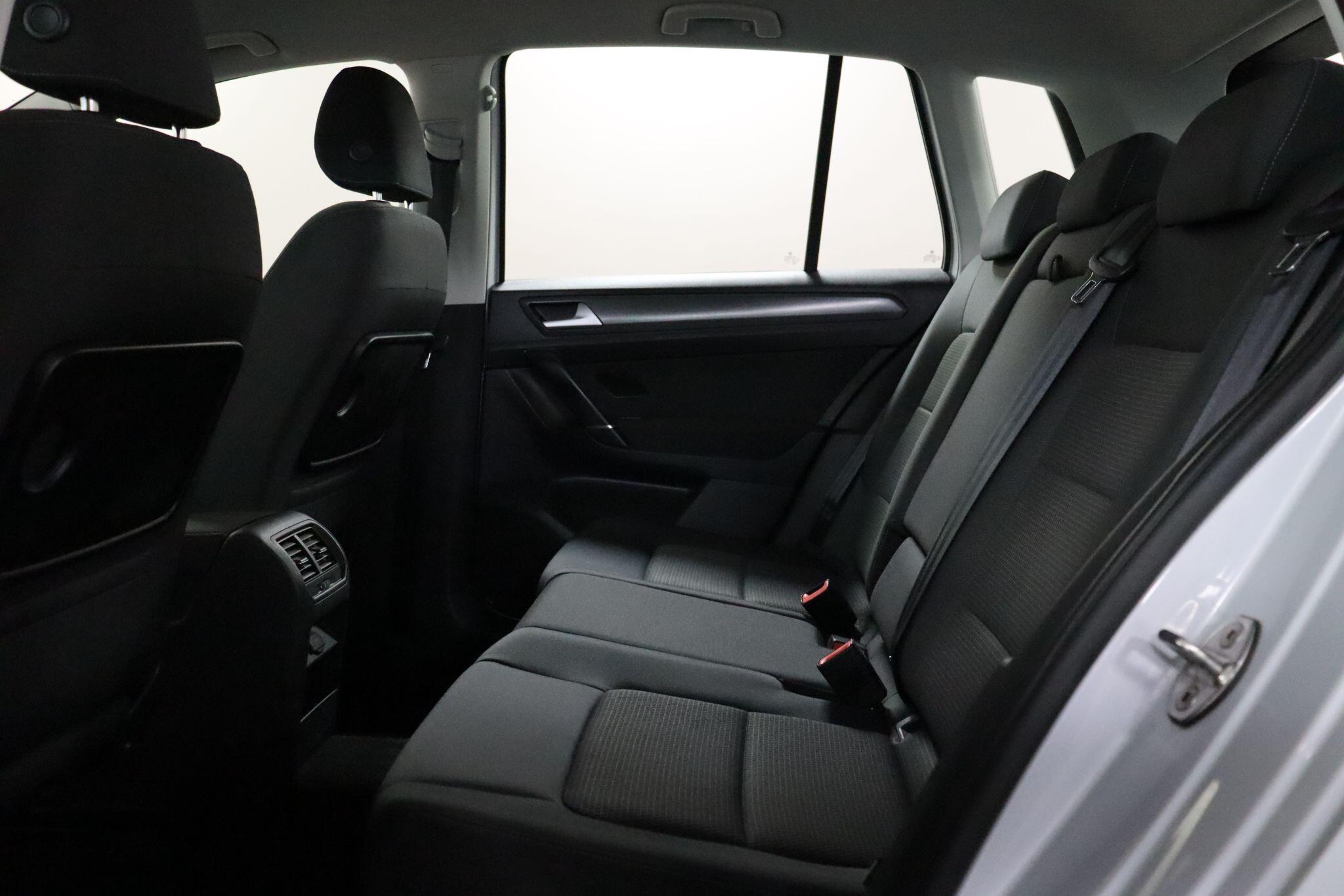 Volkswagen Golf SV view 41