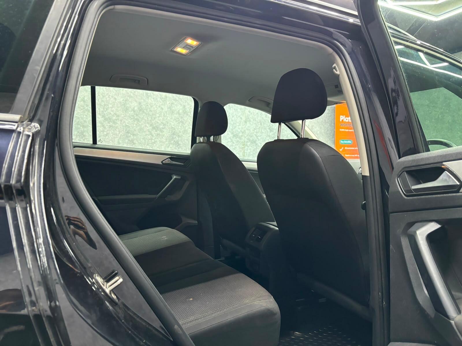 Volkswagen Tiguan view 3