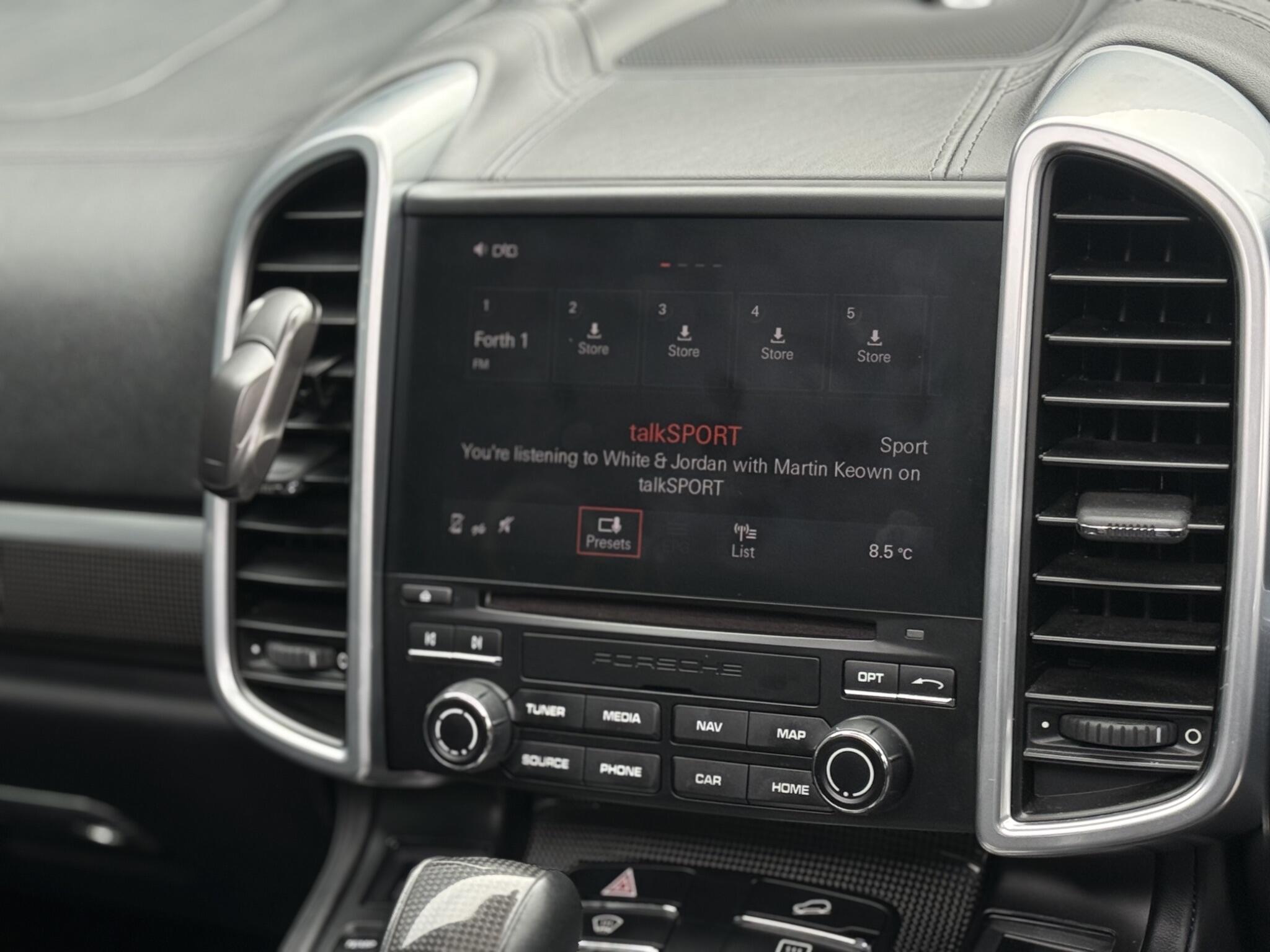 Porsche Cayenne view 37