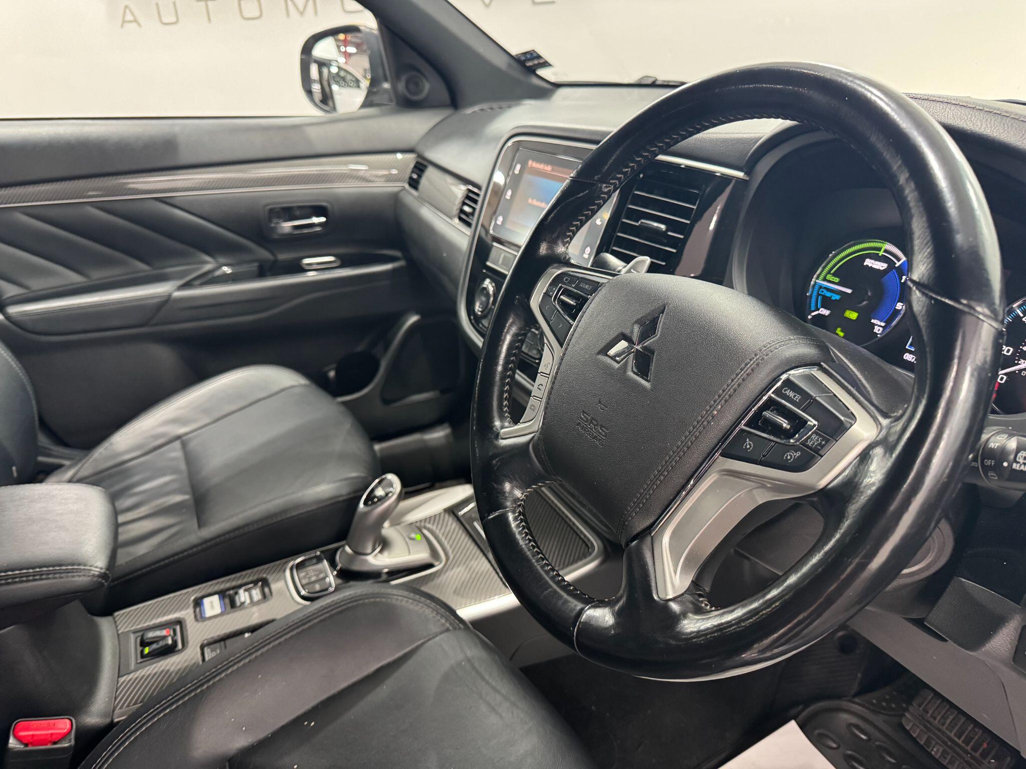 Mitsubishi Outlander view 13