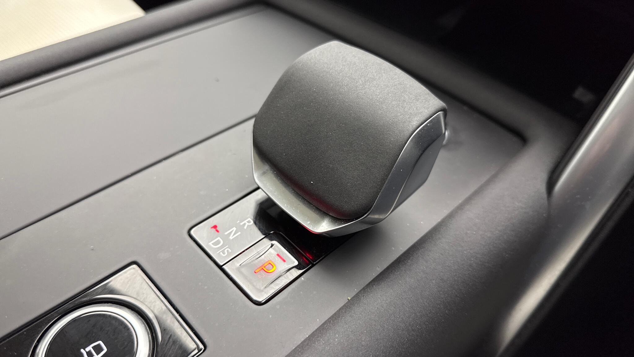 Land Rover Discovery view 13