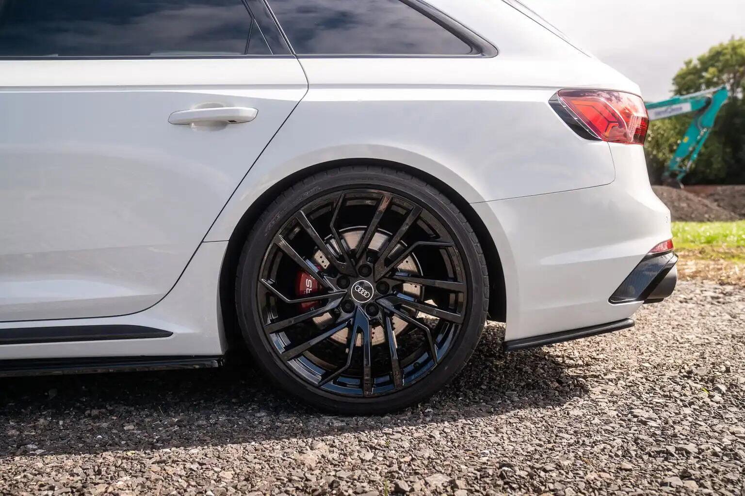 Audi RS4 Avant view 22