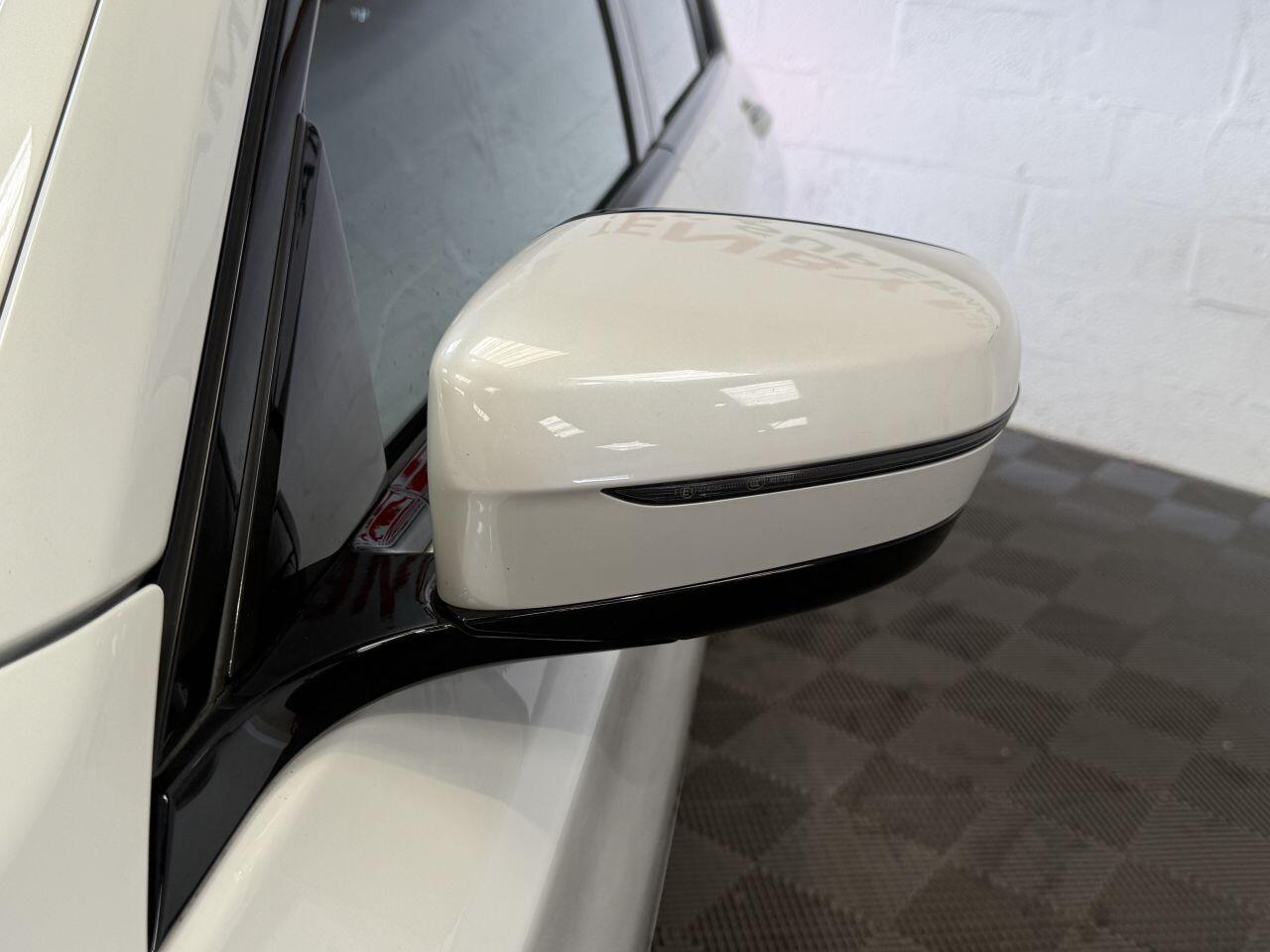 BMW 7 Series view 24