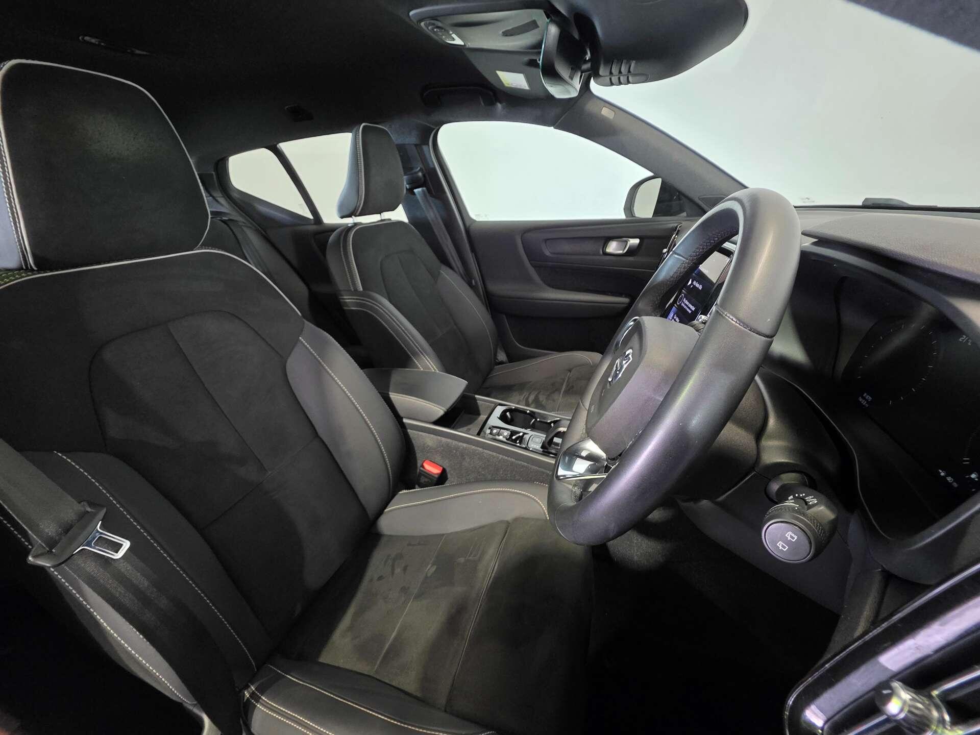 Volvo XC40 view 12