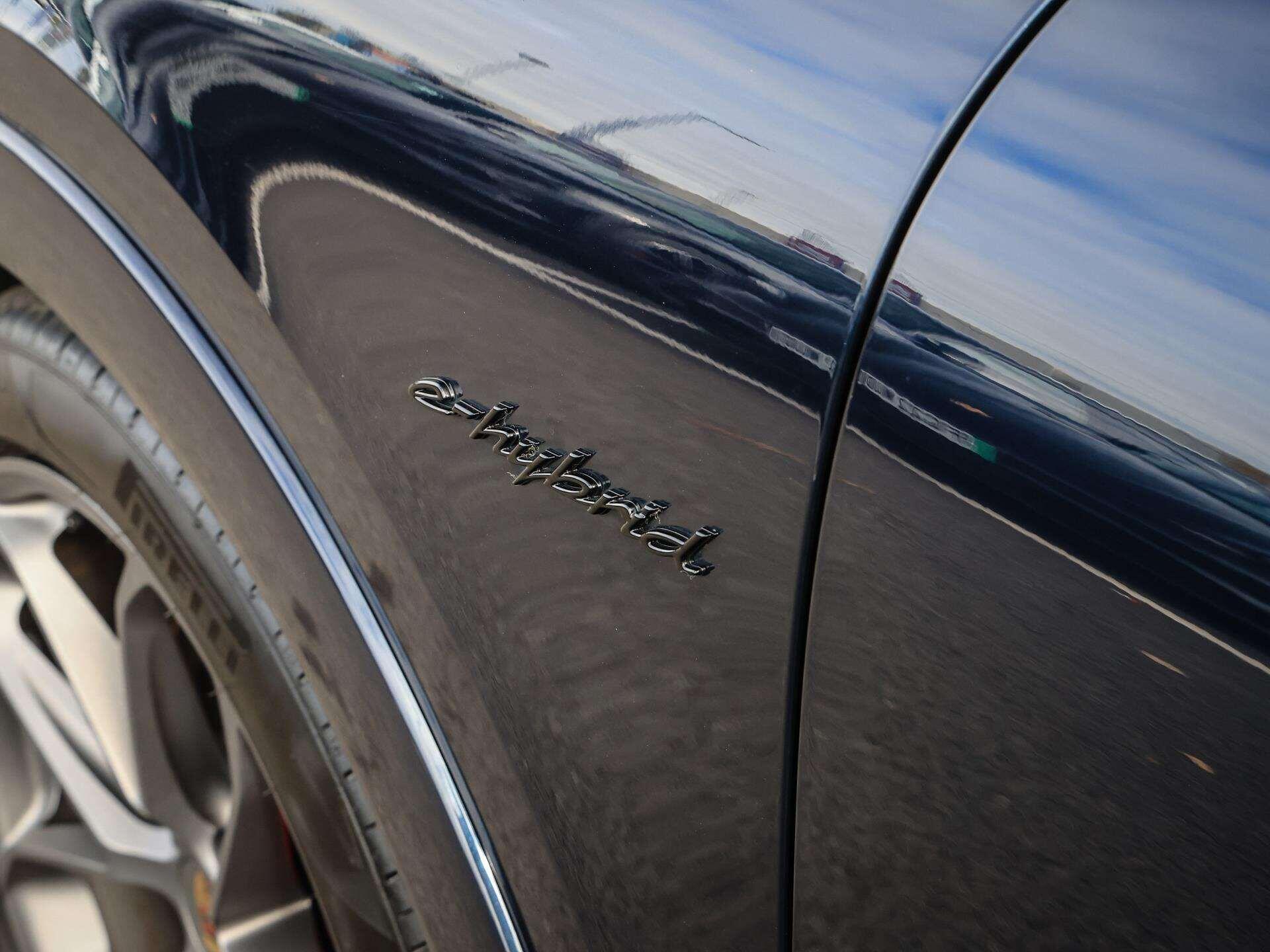 Porsche Cayenne view 32