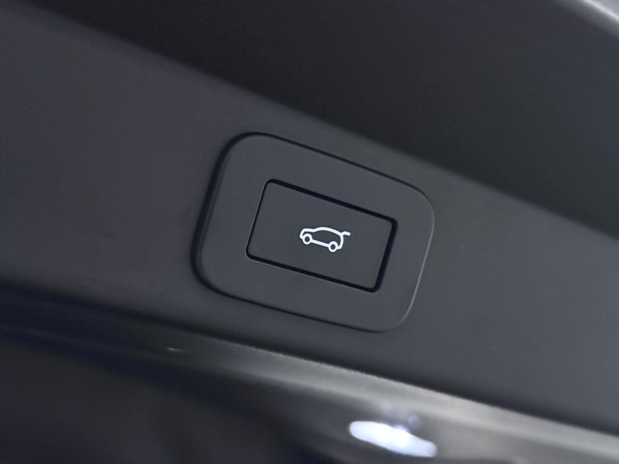 Land Rover Range Rover Sport view 9