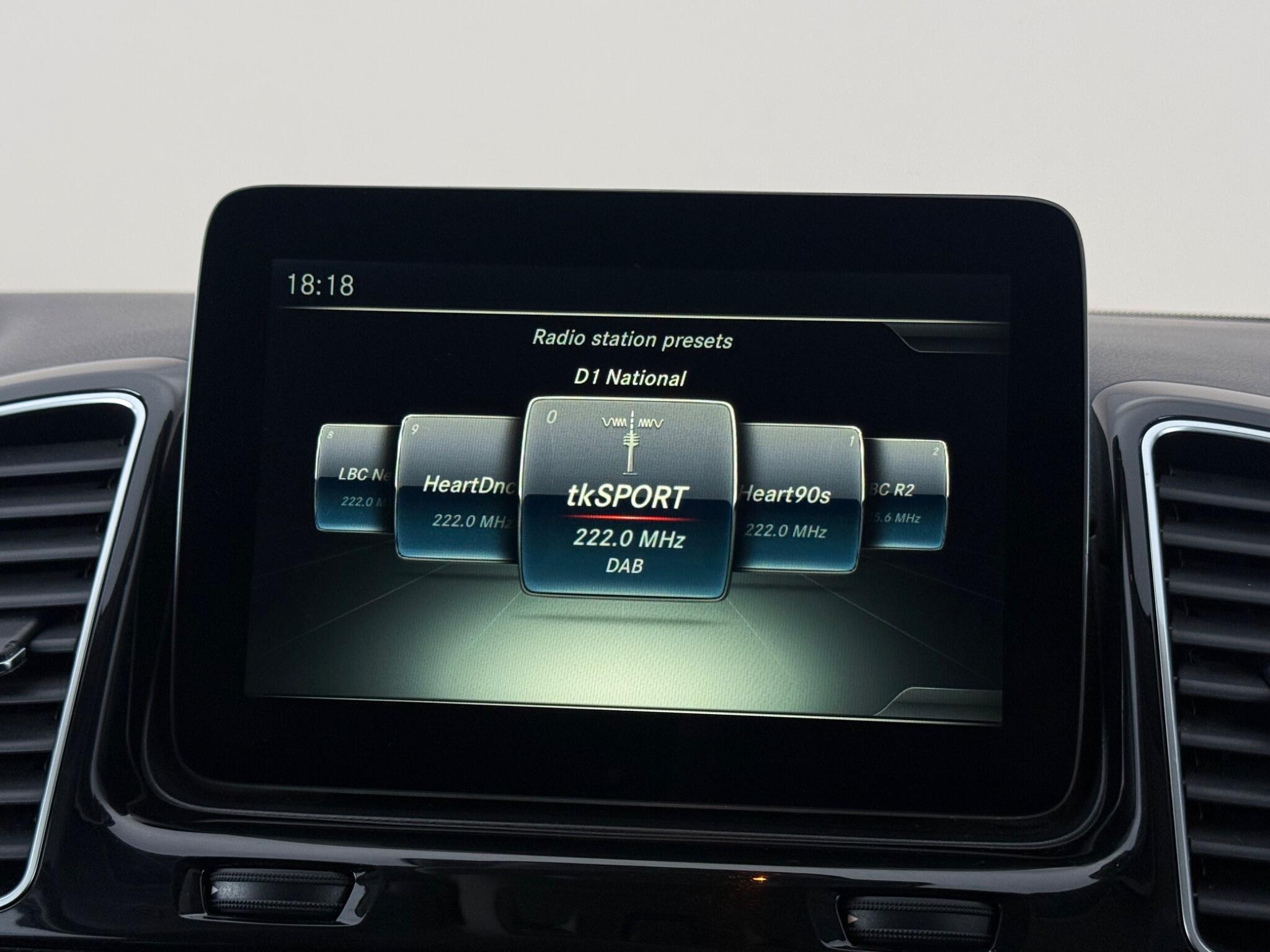 Mercedes-Benz GLE view 24