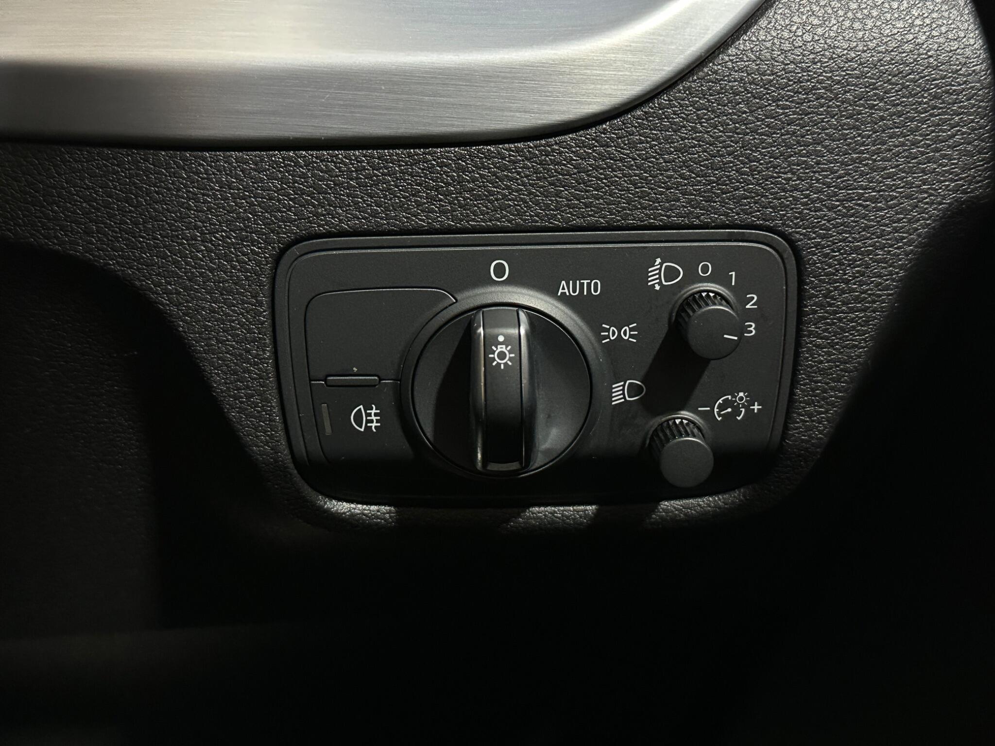 Audi Q2 view 18