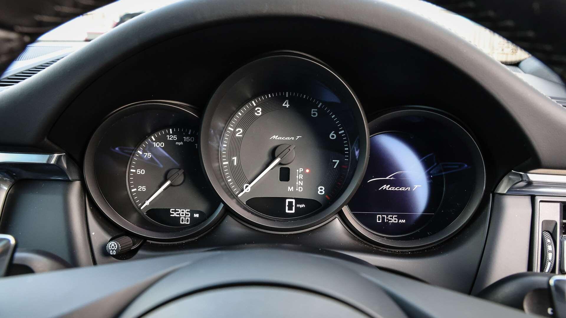 Porsche Macan view 16