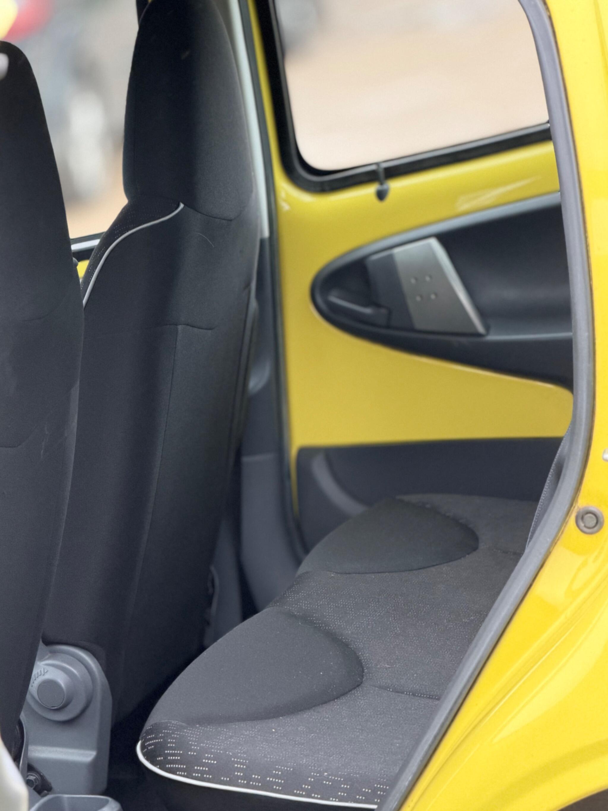 2010 Peugeot 107 1.0 12V Urban Euro 4 5dr image 18