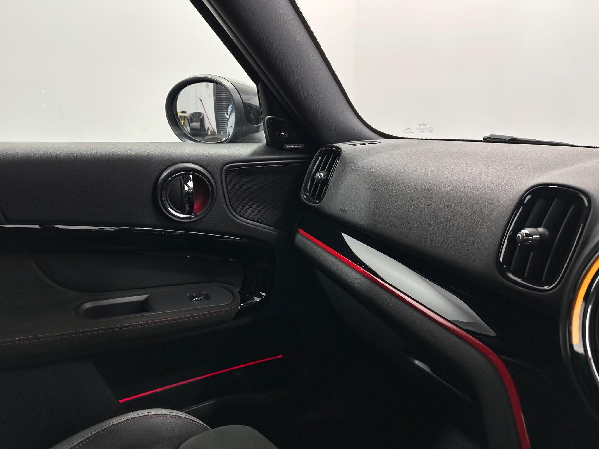 Mini Countryman view 26