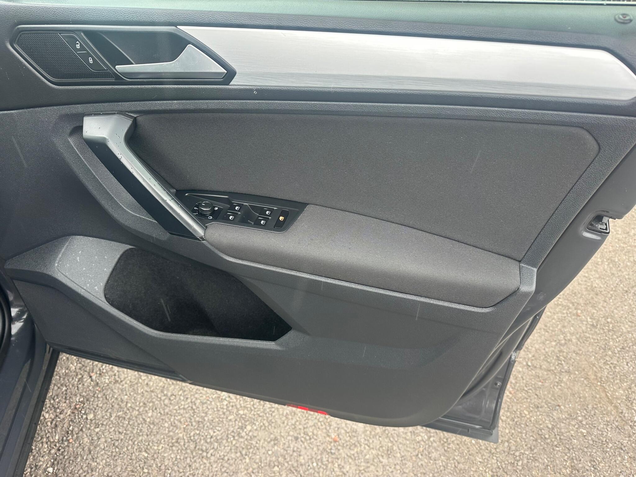 Volkswagen Tiguan view 24