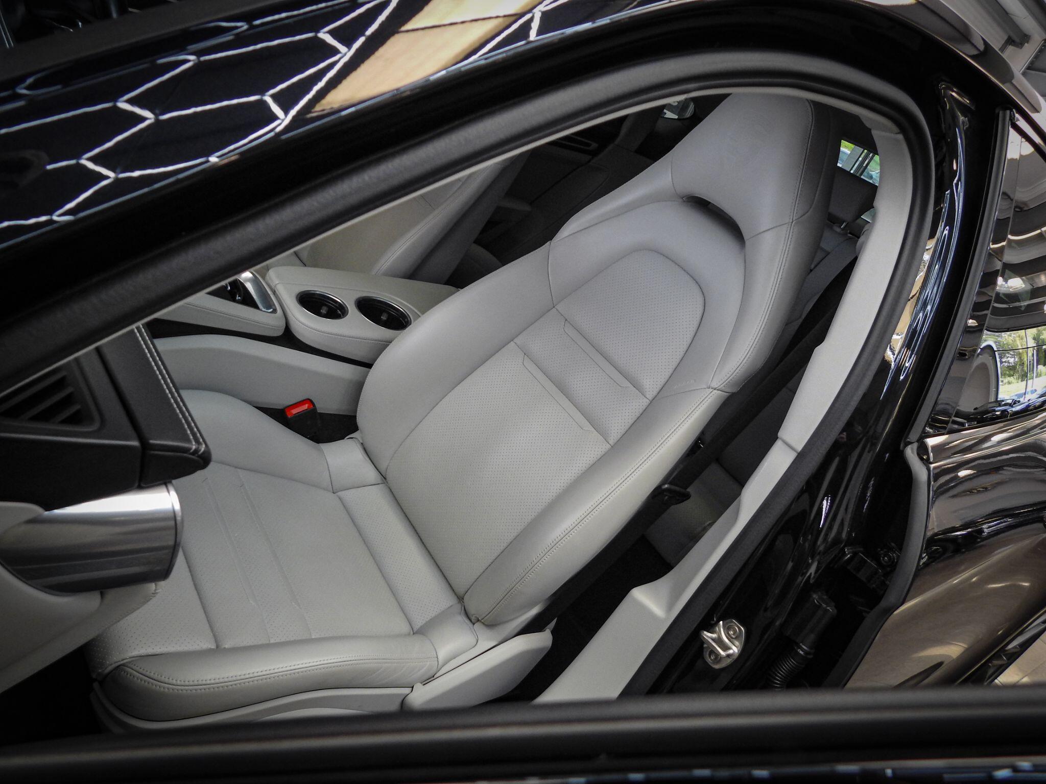 Porsche Panamera view 41