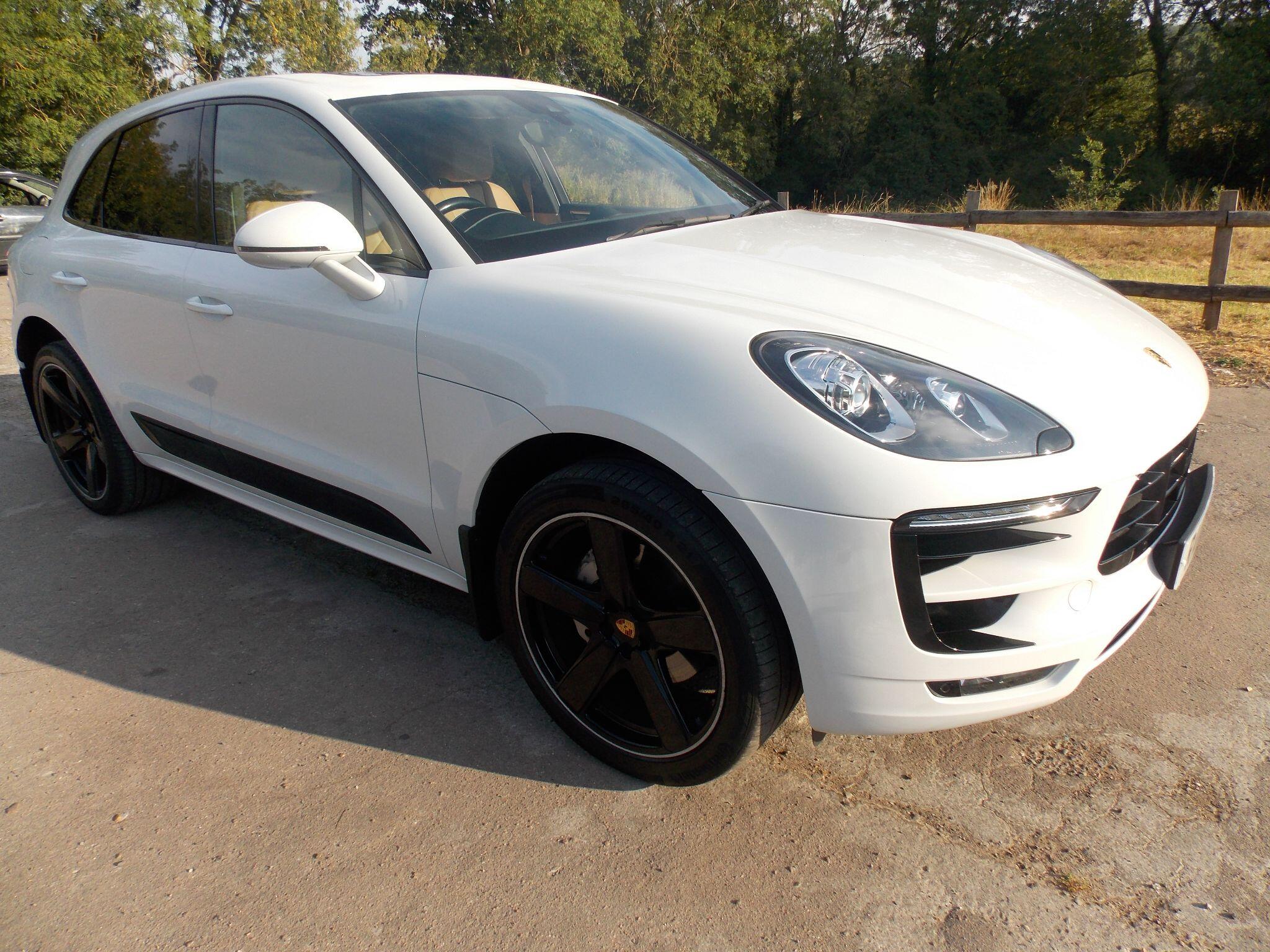 Porsche Macan view 12