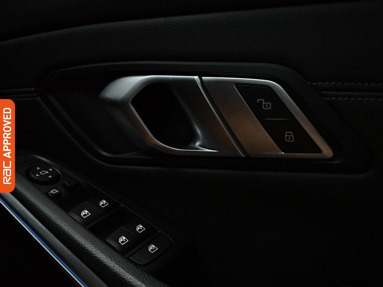 BMW 3 Series view 30