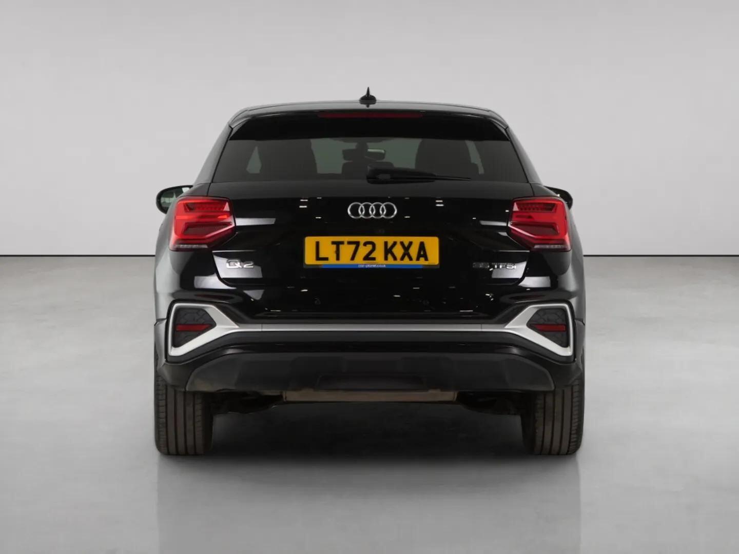 Audi Q2 view 7