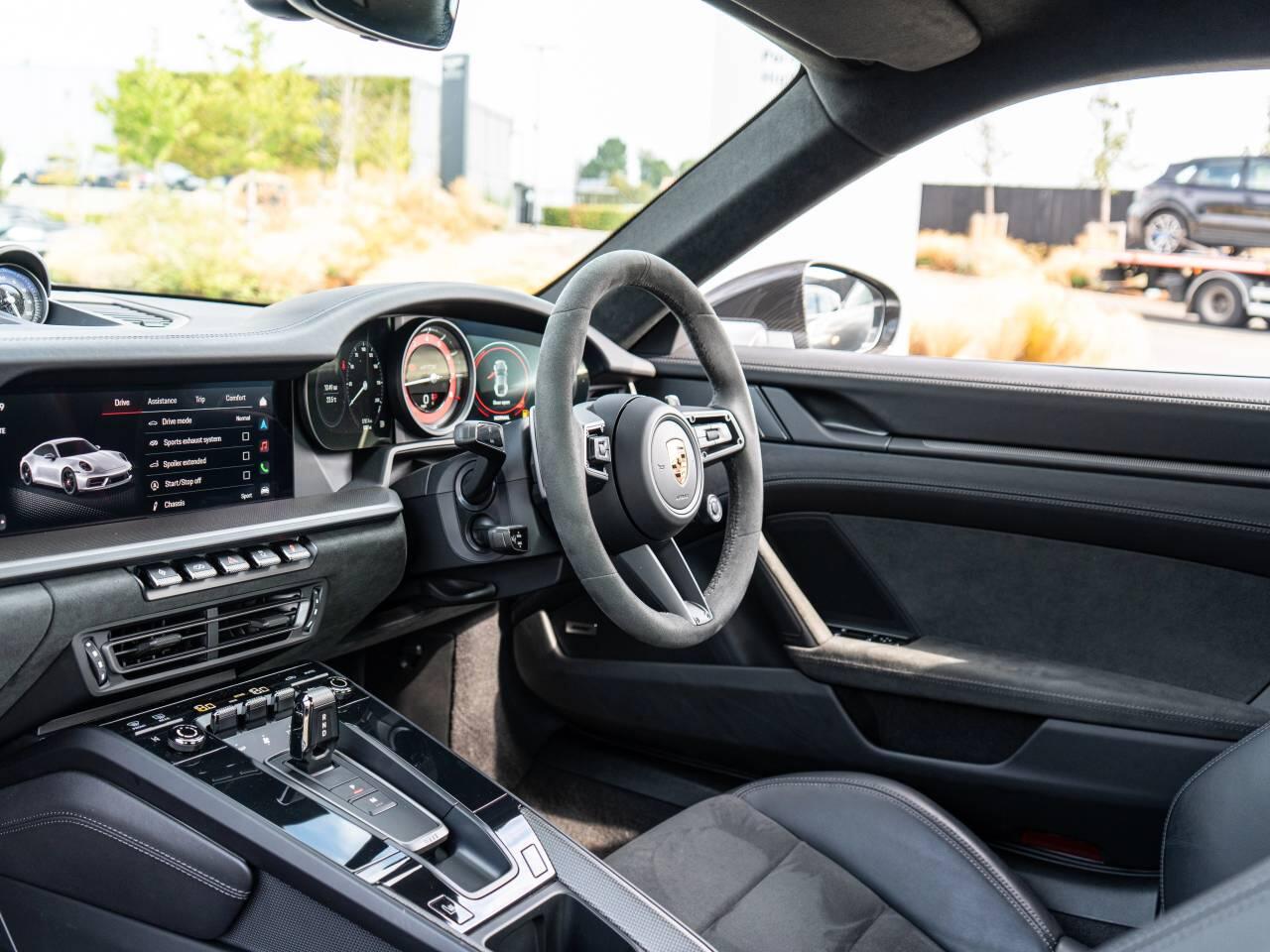 Porsche 911 view 40