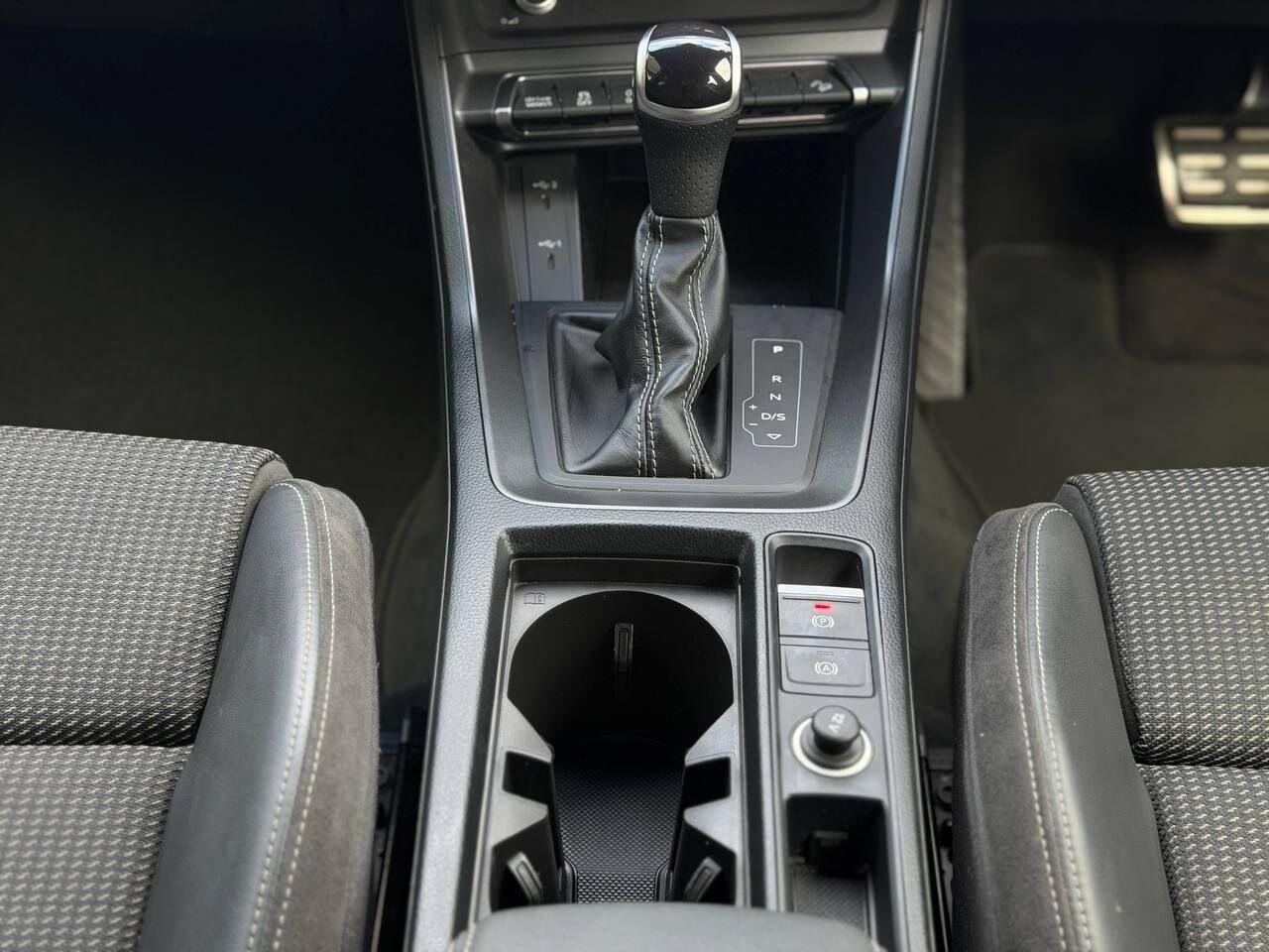 Audi Q3 view 26