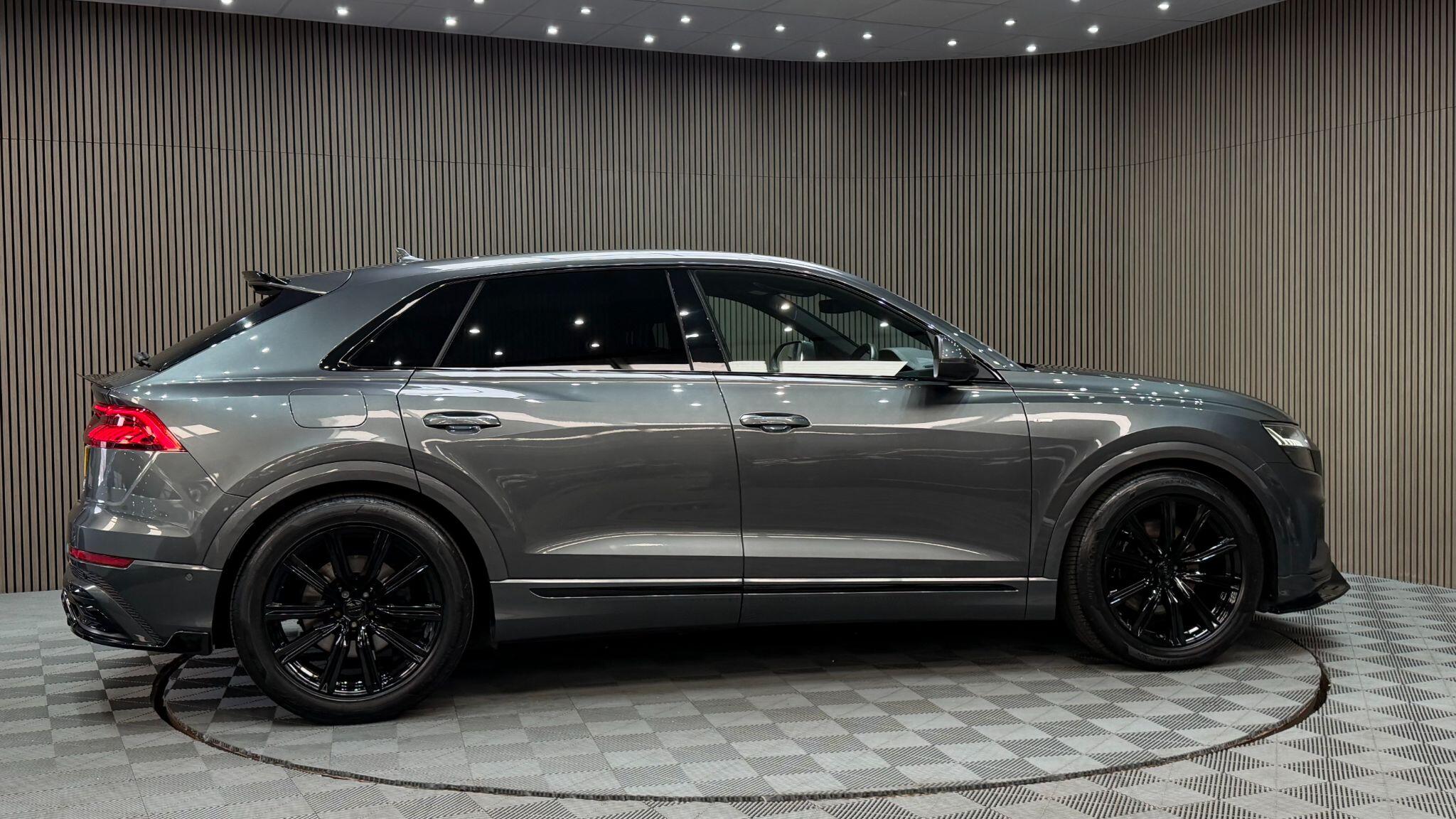 Audi Q8 view 38