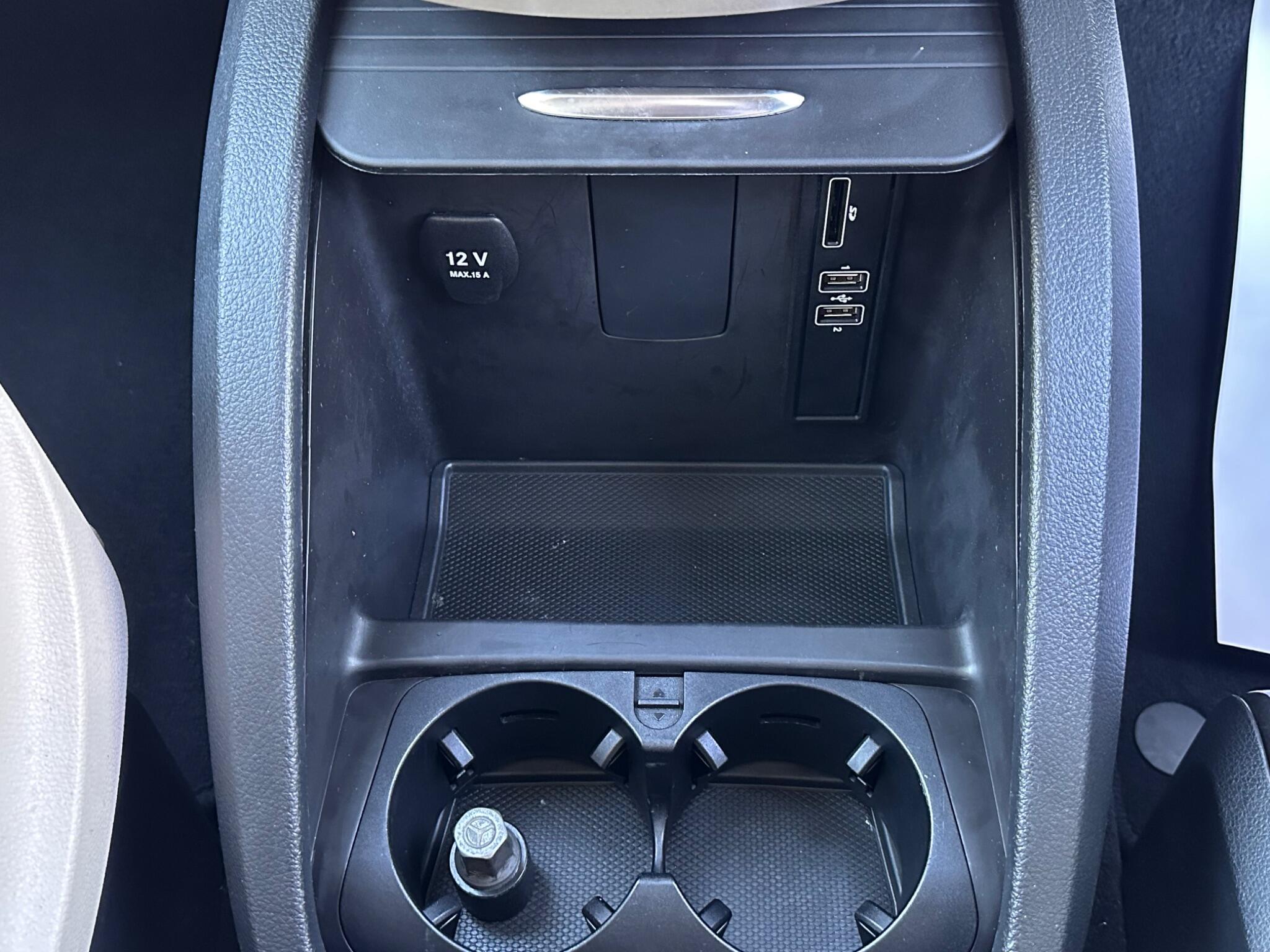 Mercedes-Benz V-Class view 21