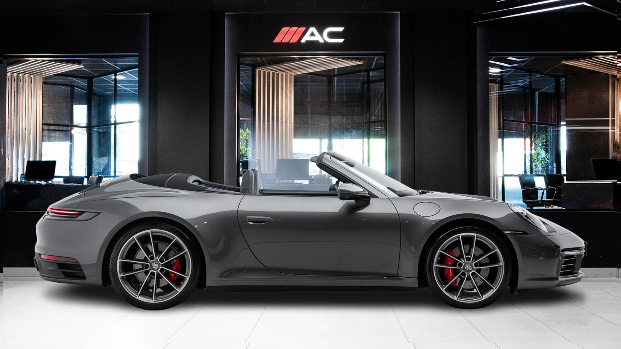 Porsche 911 view 5