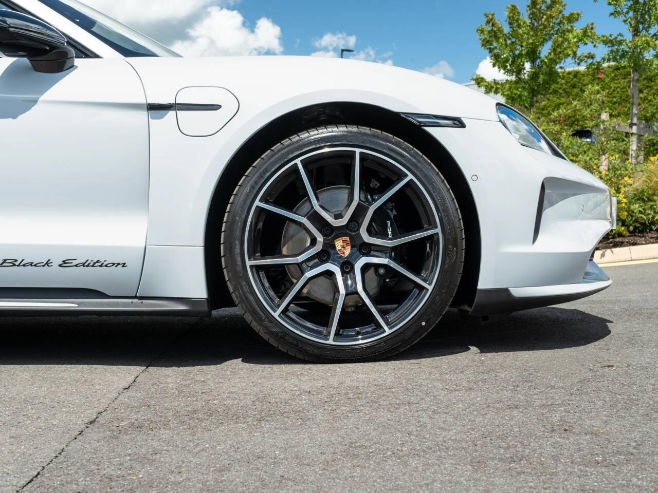 Porsche Taycan view 11