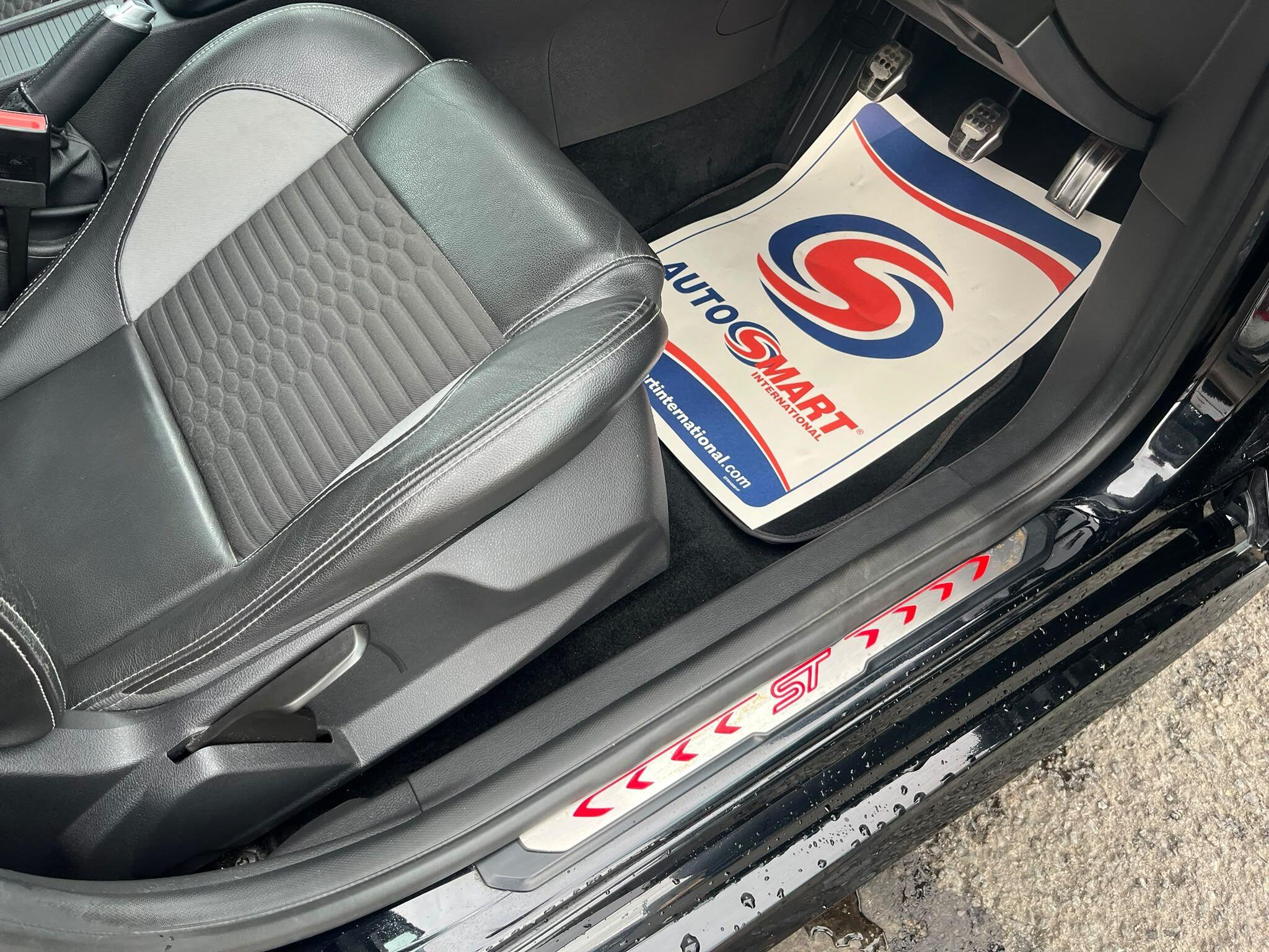 Ford Focus view 17