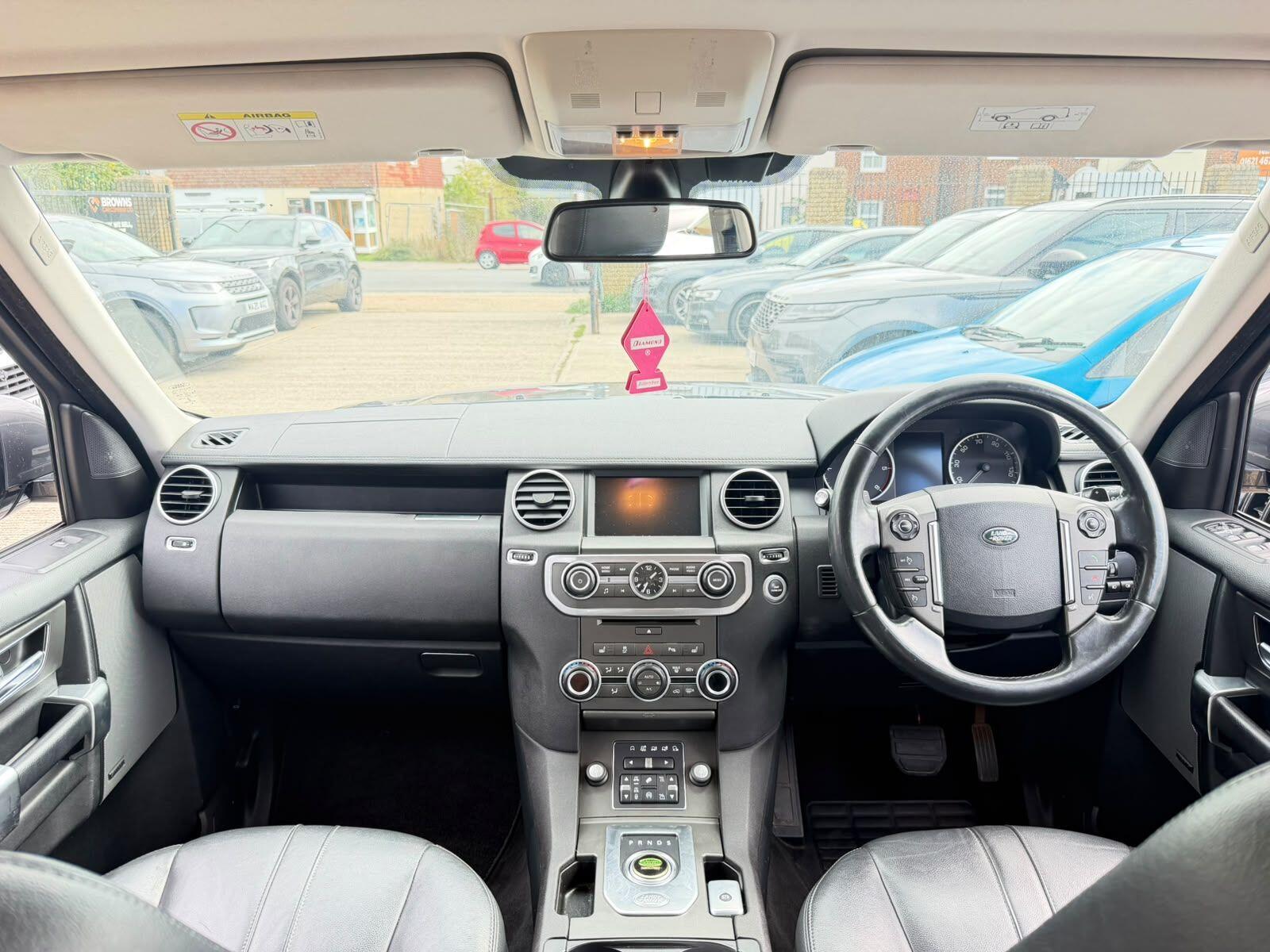Land Rover Discovery view 11