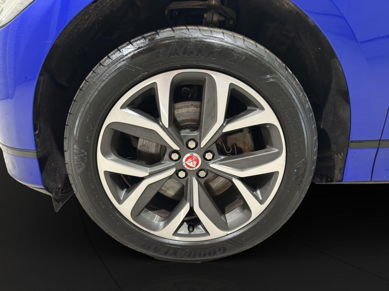 Jaguar I-Pace view 34