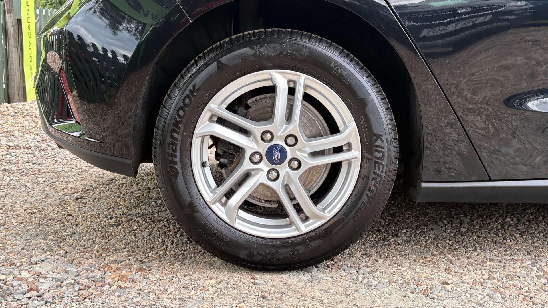 Ford Focus view 36