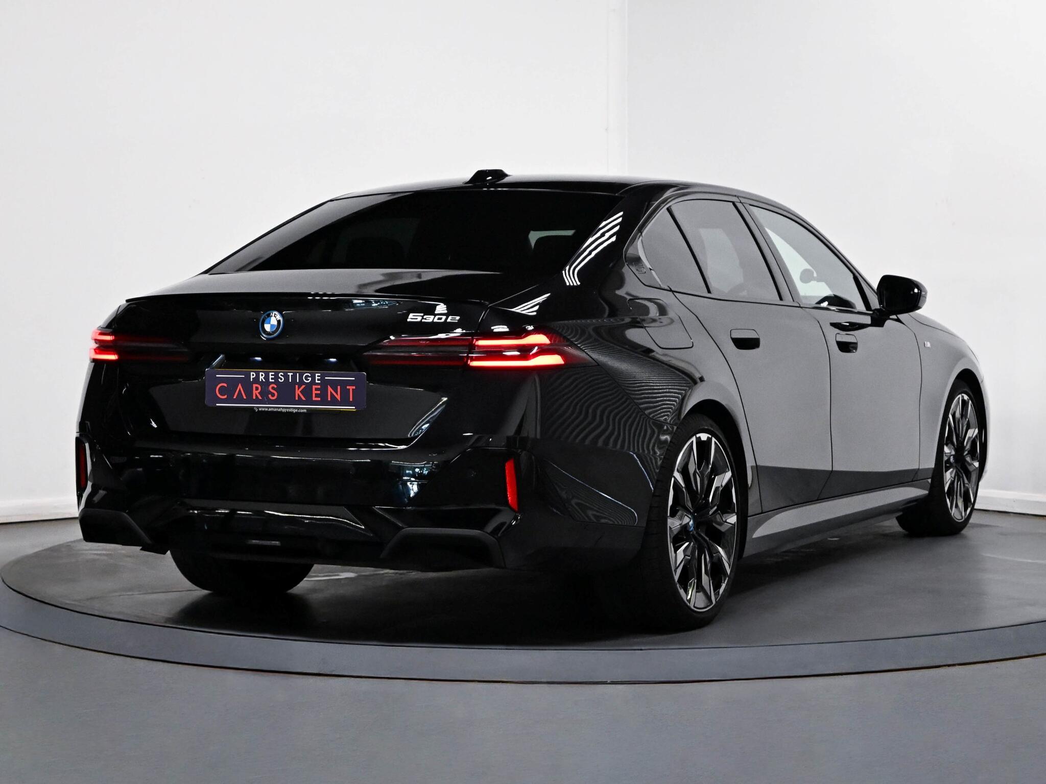 BMW 5 Series view 21