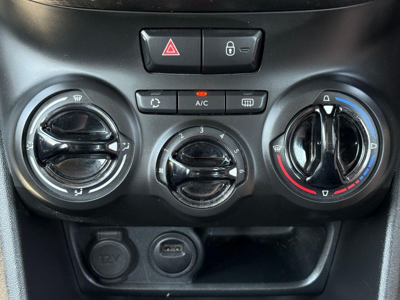 Peugeot 208 view 23