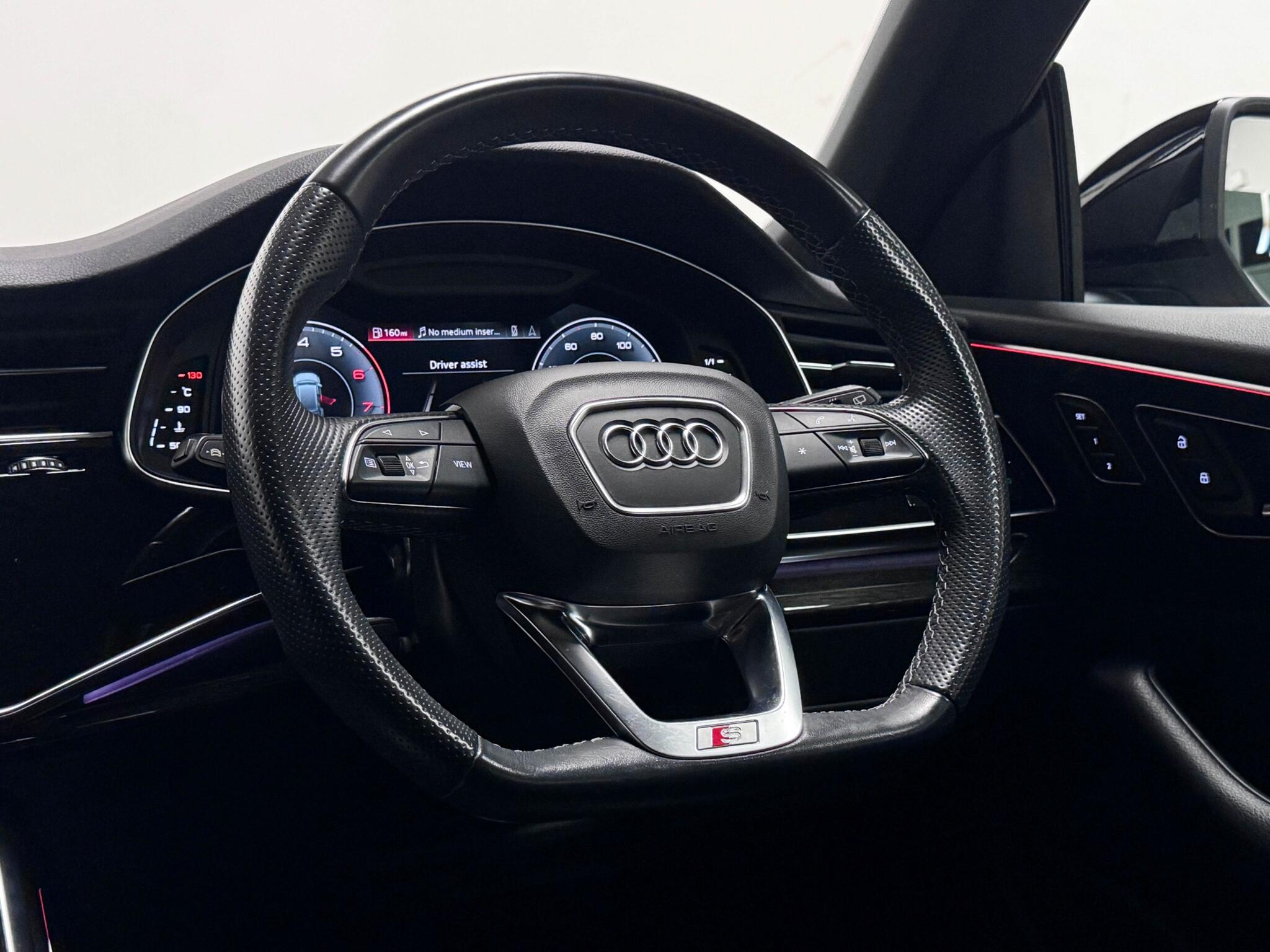 Audi Q8 view 14