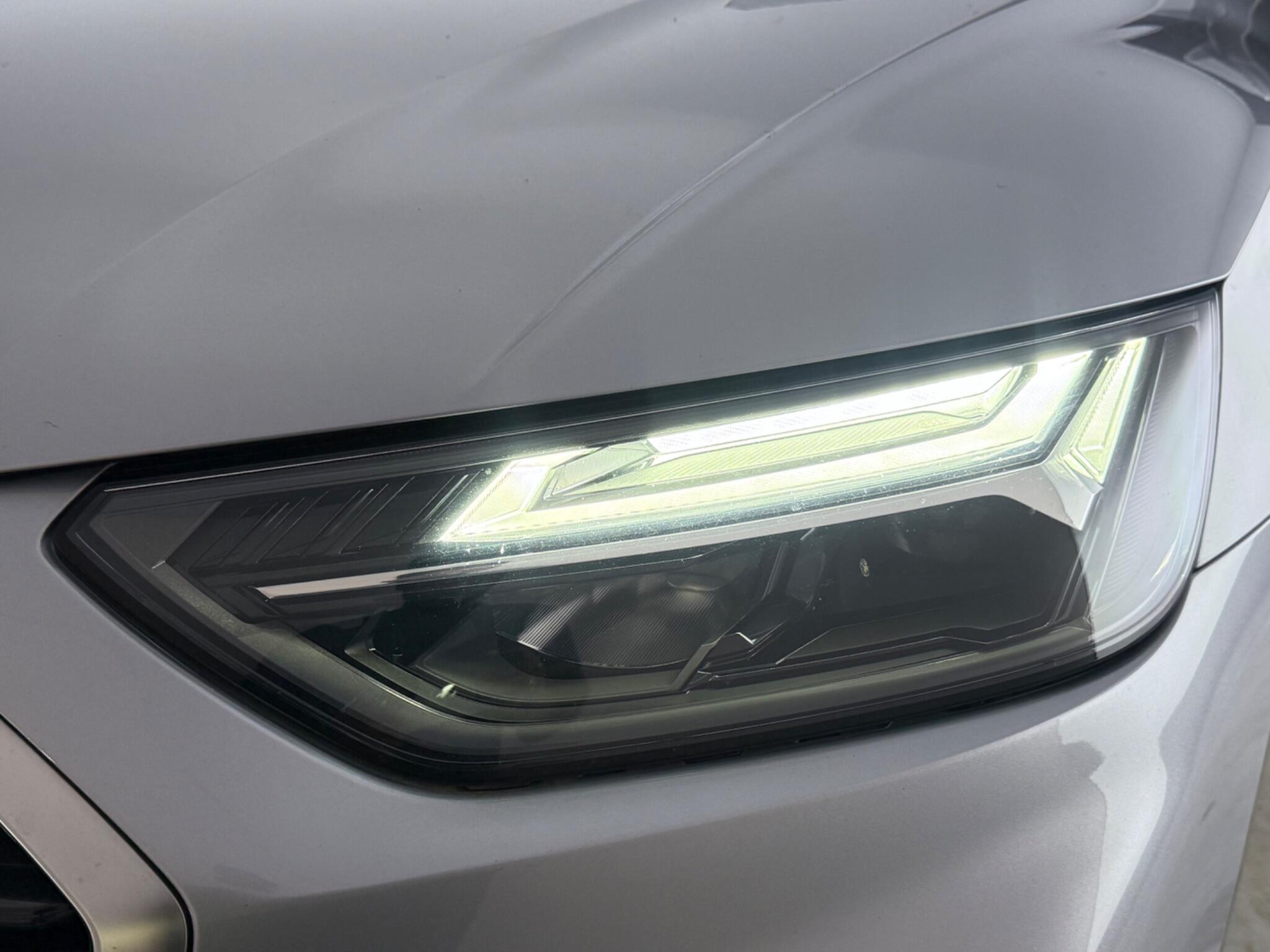 Audi Q5 view 14